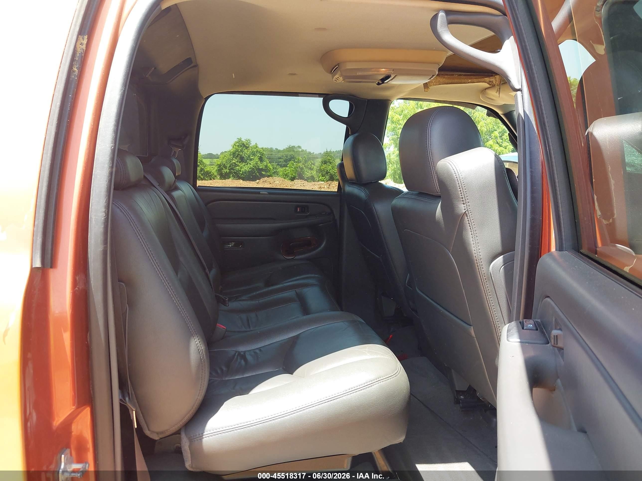 2004 Chevrolet Avalanche 1500   Orange vin: 3GNEK12T44G220117