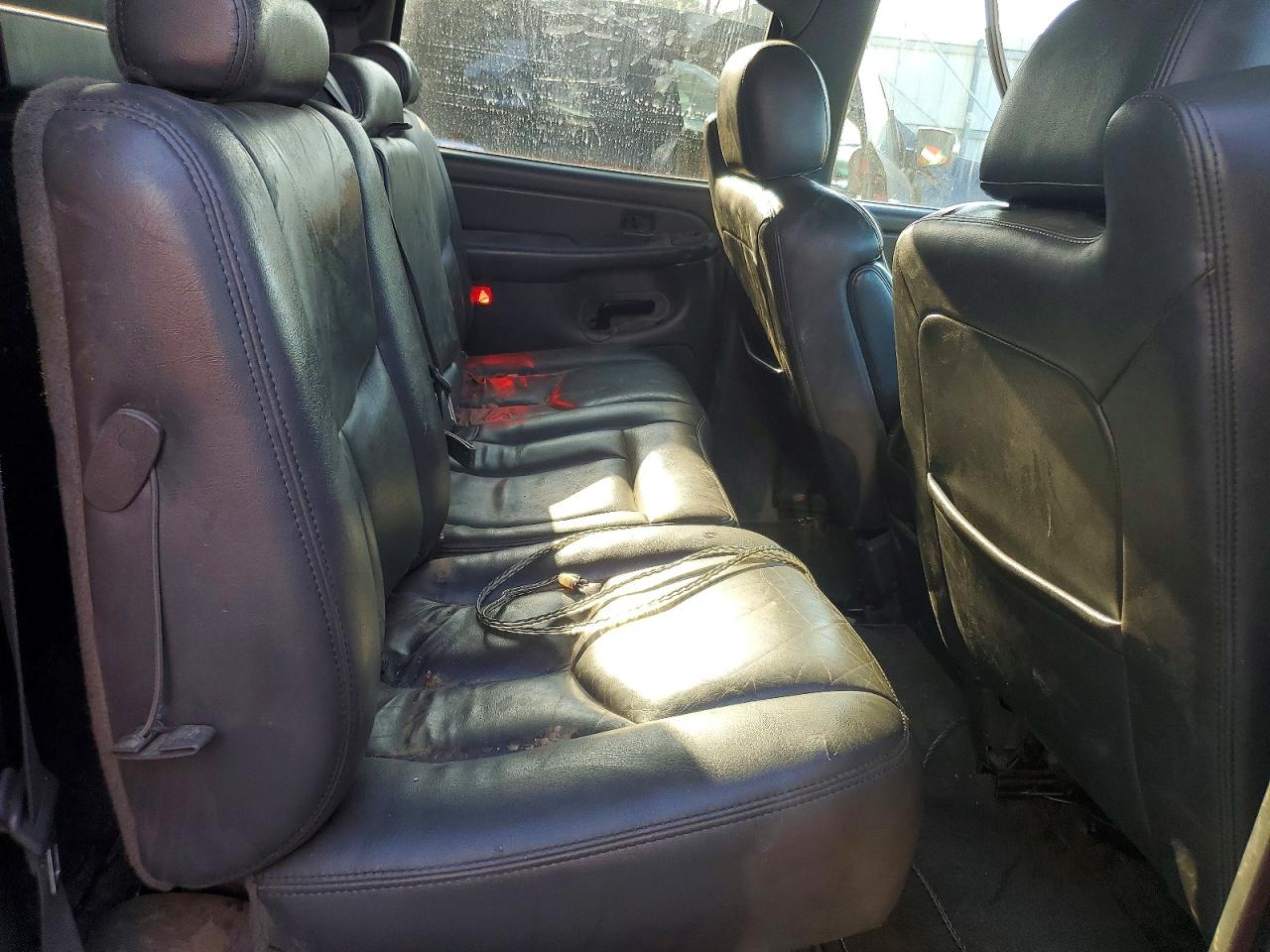 2004 Chevrolet Avalanche K1500 Red vin: 3GNEK12T44G331055