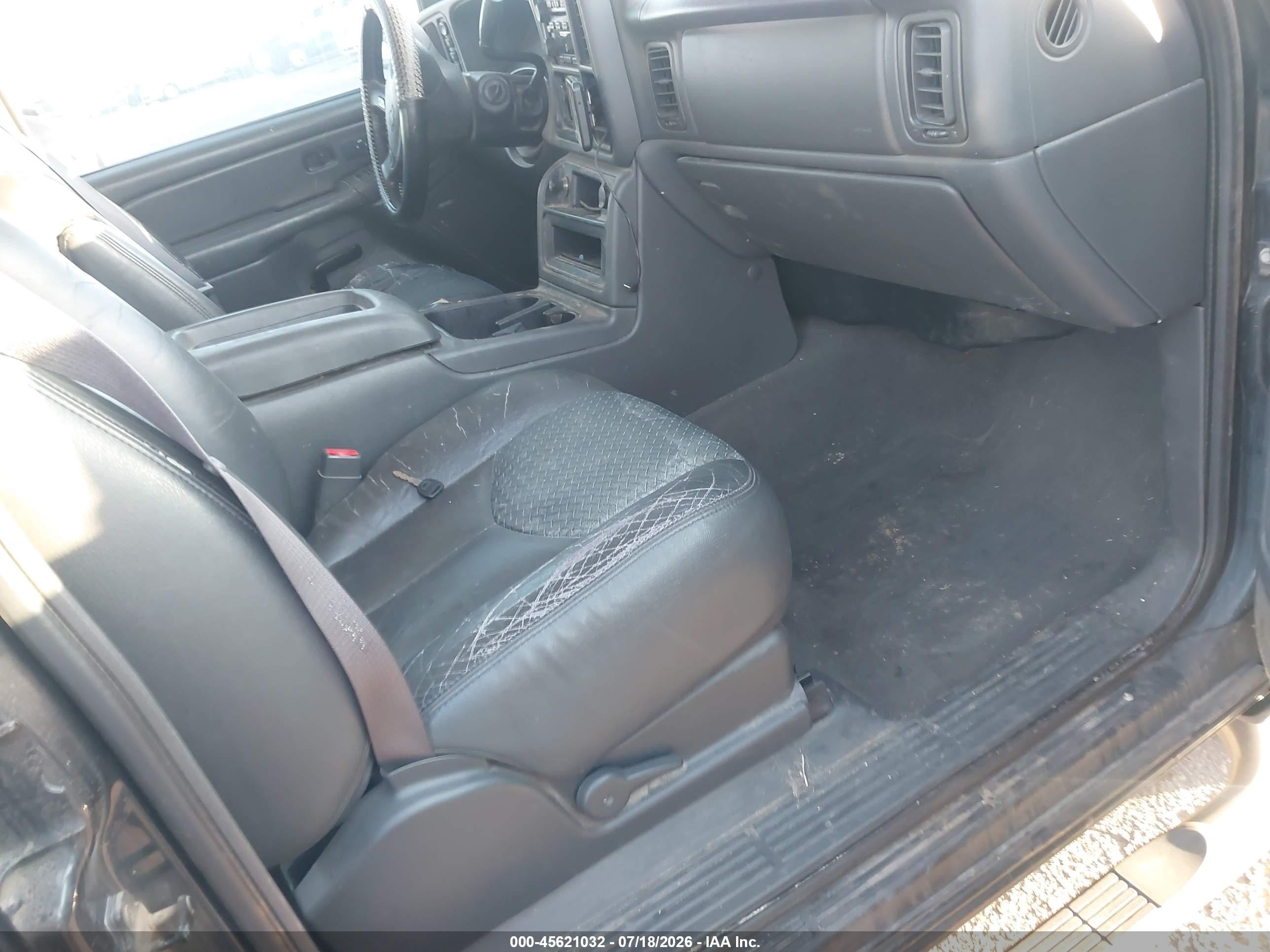 2004 Chevrolet Avalanche 1500   Black vin: 3GNEK12T54G113352