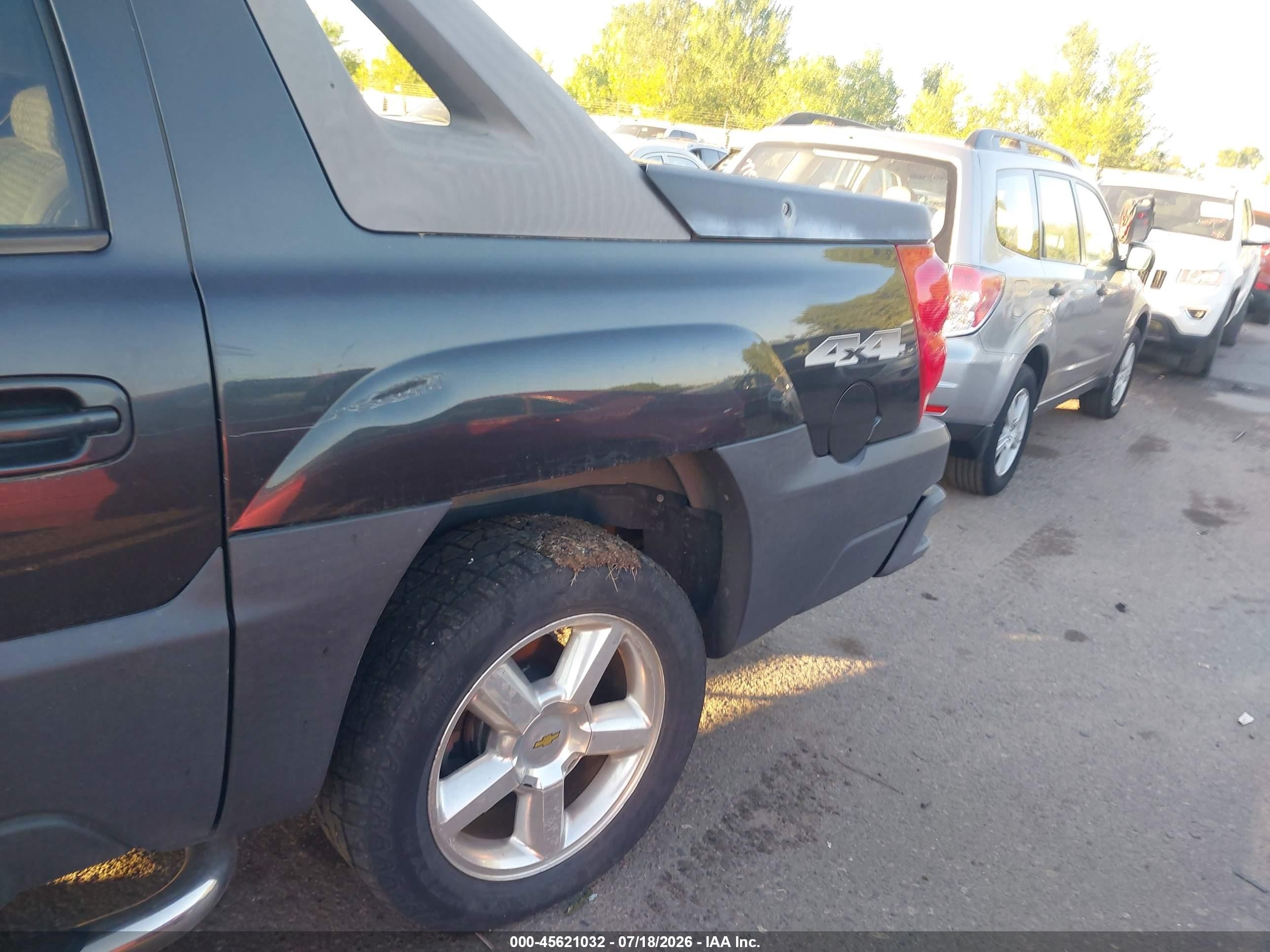 2004 Chevrolet Avalanche 1500   Black vin: 3GNEK12T54G113352