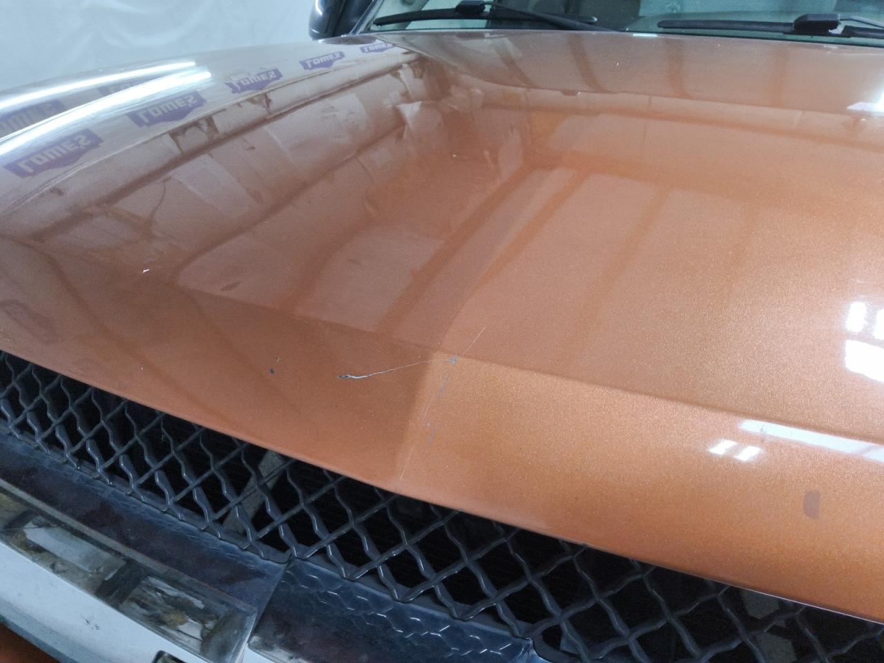 2004 Chevrolet Avalanche K1500 Orange vin: 3GNEK12T54G261422 Damage: Hood, Dent(S) W/ Paint Dmg, 3 To 4 Inches