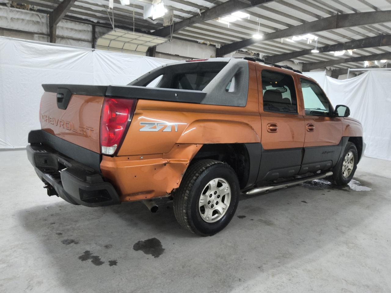 2004 Chevrolet Avalanche K1500 Orange vin: 3GNEK12T54G261422 Damage: Right Qtr Panel Cladding, Broken, Replacement Required