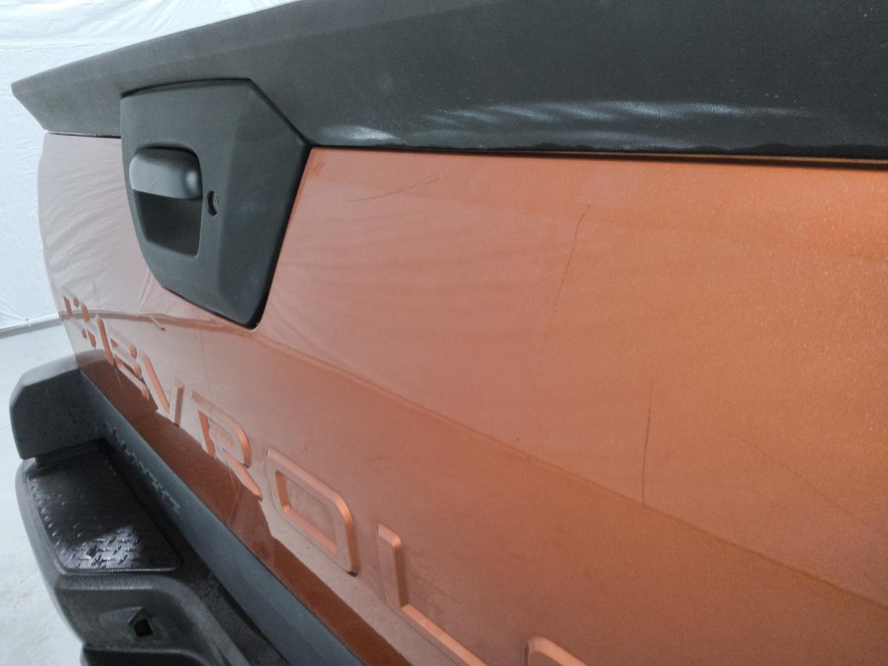2004 Chevrolet Avalanche K1500 Orange vin: 3GNEK12T54G261422 Damage: Tailgate, Heavy Scratch, > 12 Inches