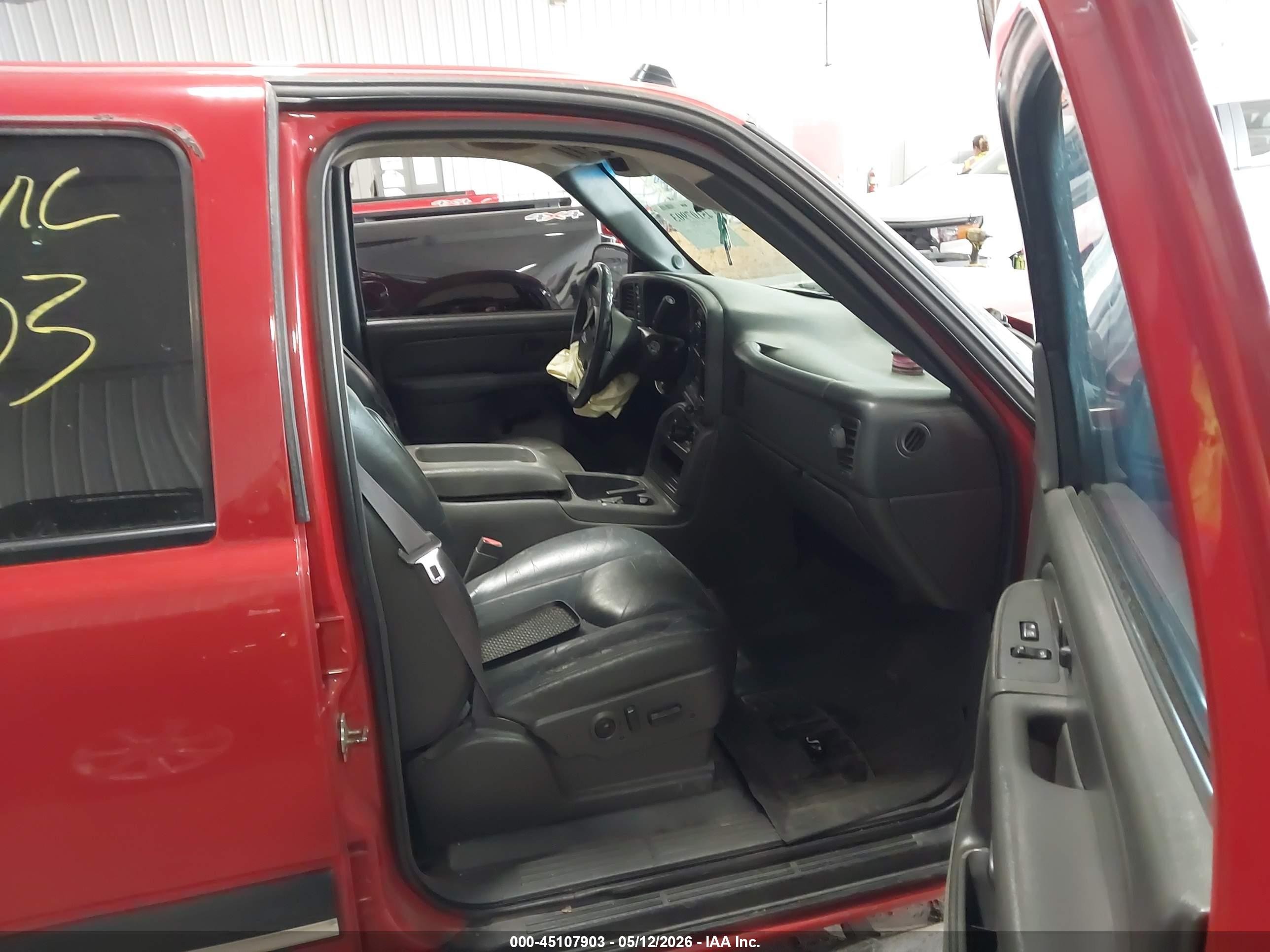 2004 Chevrolet Avalanche 1500   Red vin: 3GNEK12T64G249652