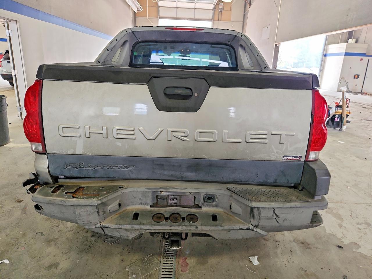 2004 Chevrolet Avalanche K1500 Gray vin: 3GNEK12T74G169258