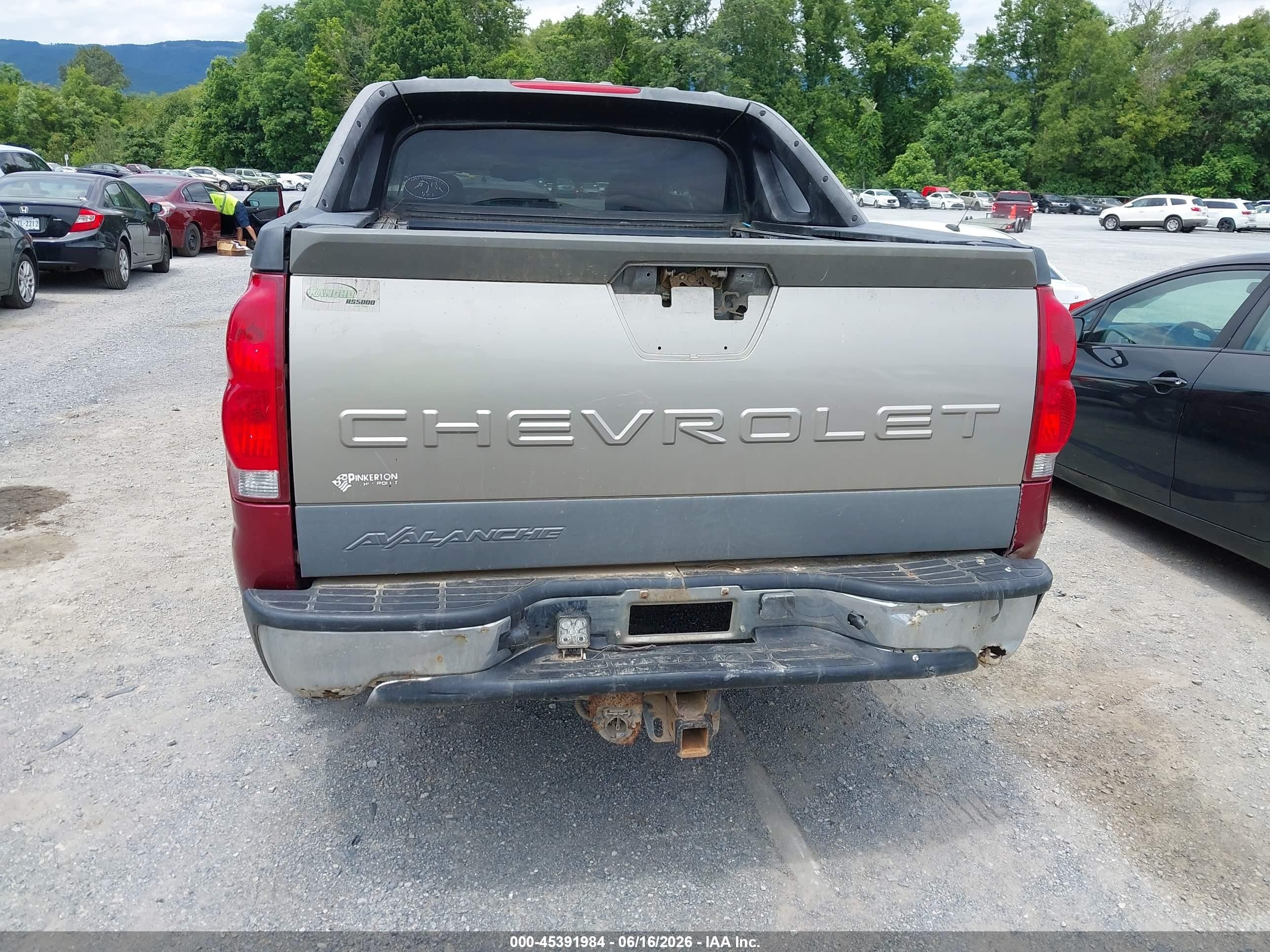 2004 Chevrolet Avalanche 1500   Red vin: 3GNEK12T74G258781