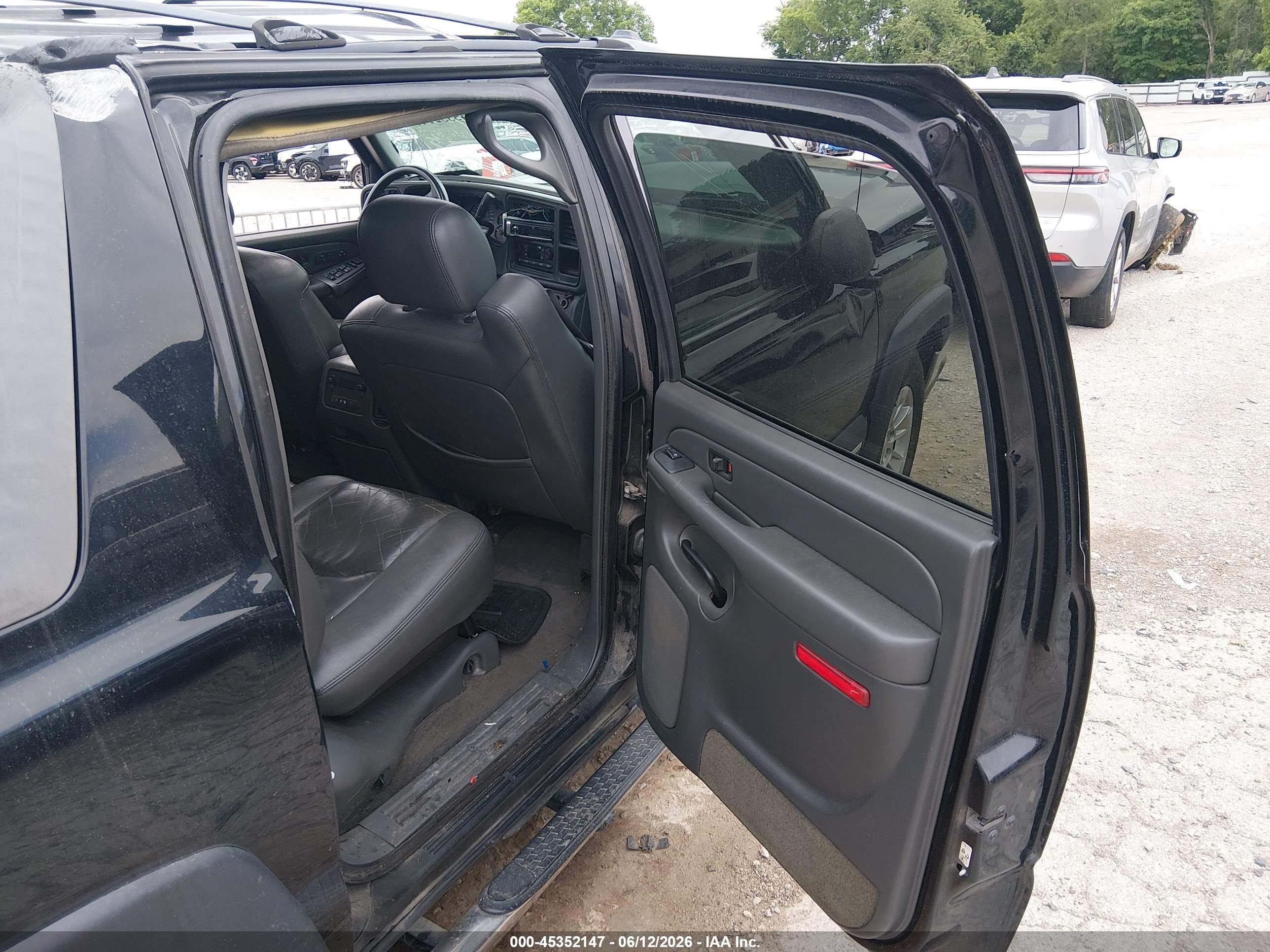 2004 Chevrolet Avalanche 1500   Black vin: 3GNEK12T84G114205