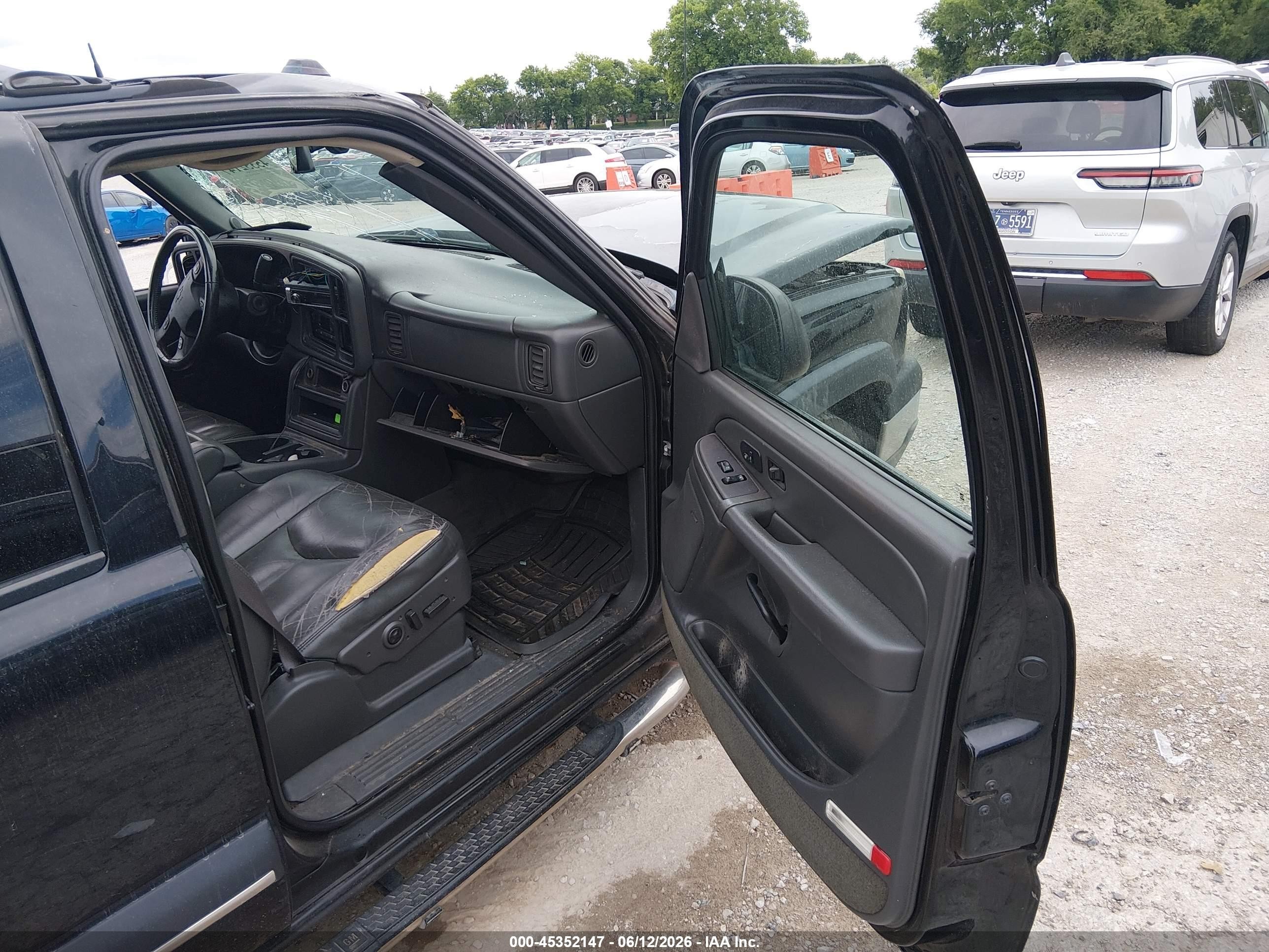 2004 Chevrolet Avalanche 1500   Black vin: 3GNEK12T84G114205