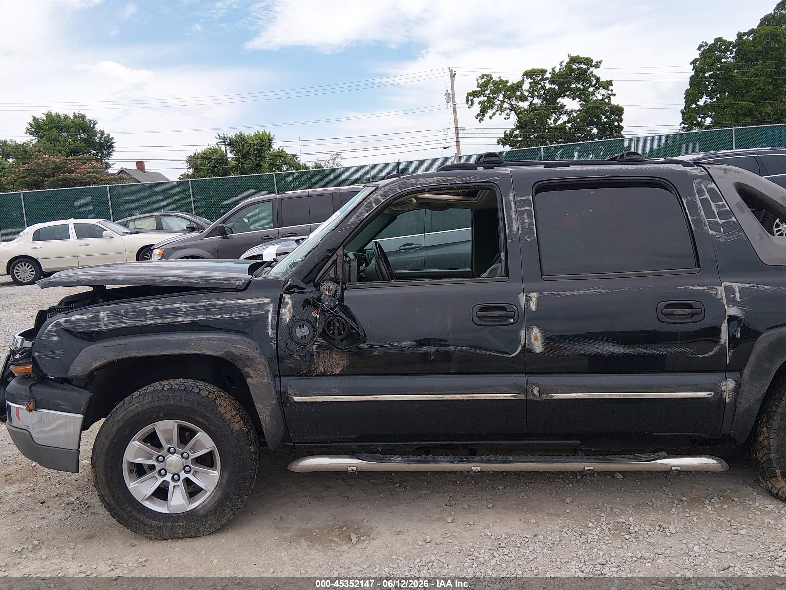 2004 Chevrolet Avalanche 1500   Black vin: 3GNEK12T84G114205