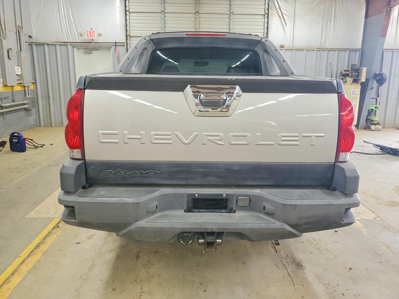 2004 Chevrolet Avalanche K1500 Silver vin: 3GNEK12T84G114477