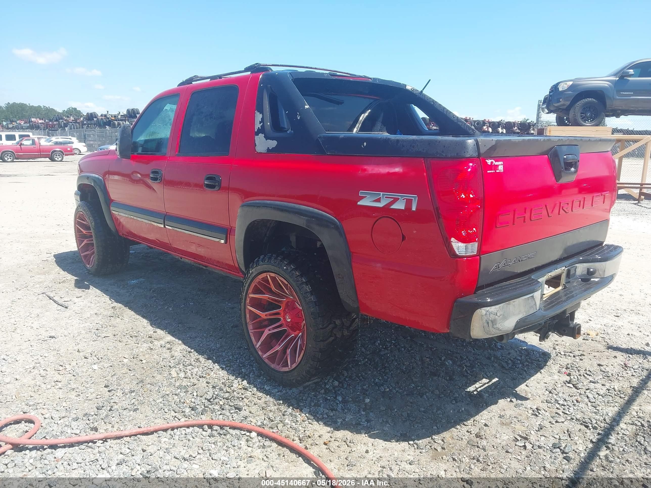 2004 Chevrolet Avalanche 1500   Red vin: 3GNEK12T94G182979