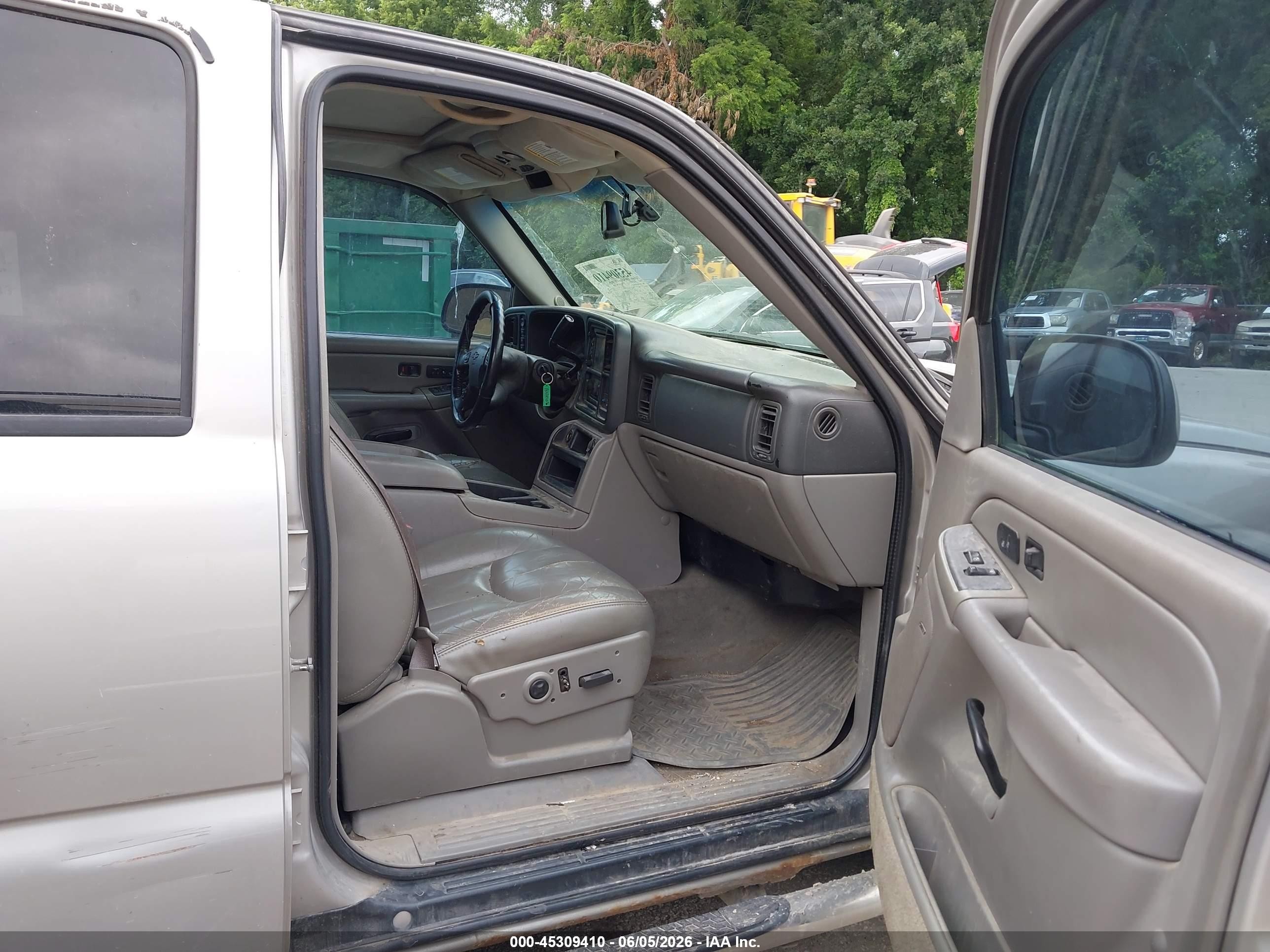 2005 Chevrolet Avalanche 1500 Z71 Beige vin: 3GNEK12Z05G263326