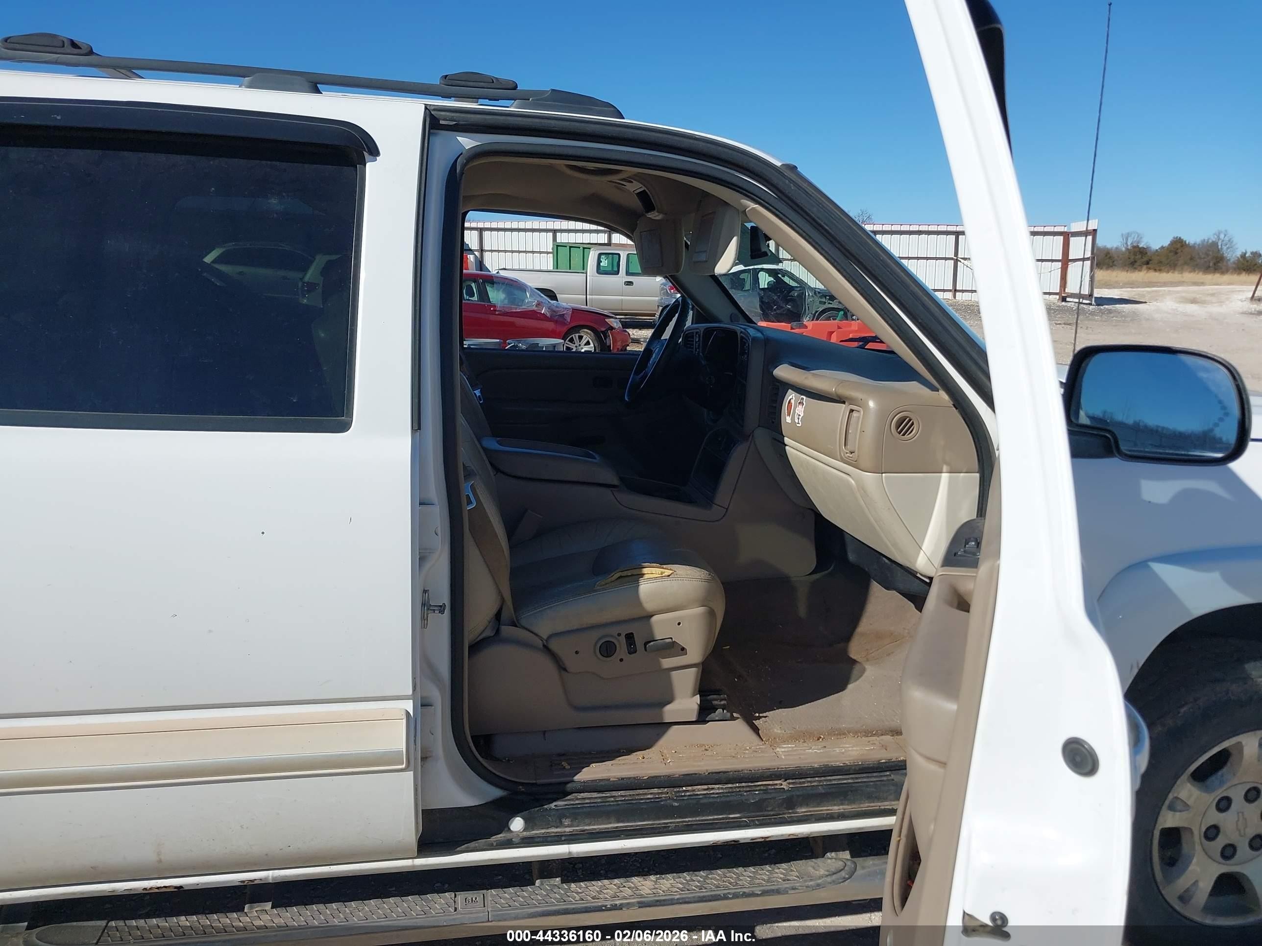 2006 Chevrolet Avalanche 1500 Z71 White vin: 3GNEK12Z36G237515