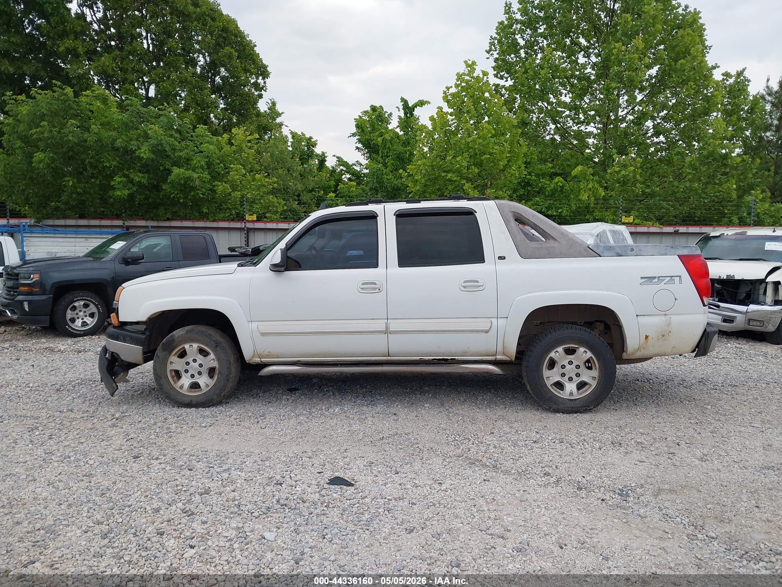 2006 Chevrolet Avalanche 1500 Z71 White vin: 3GNEK12Z36G237515