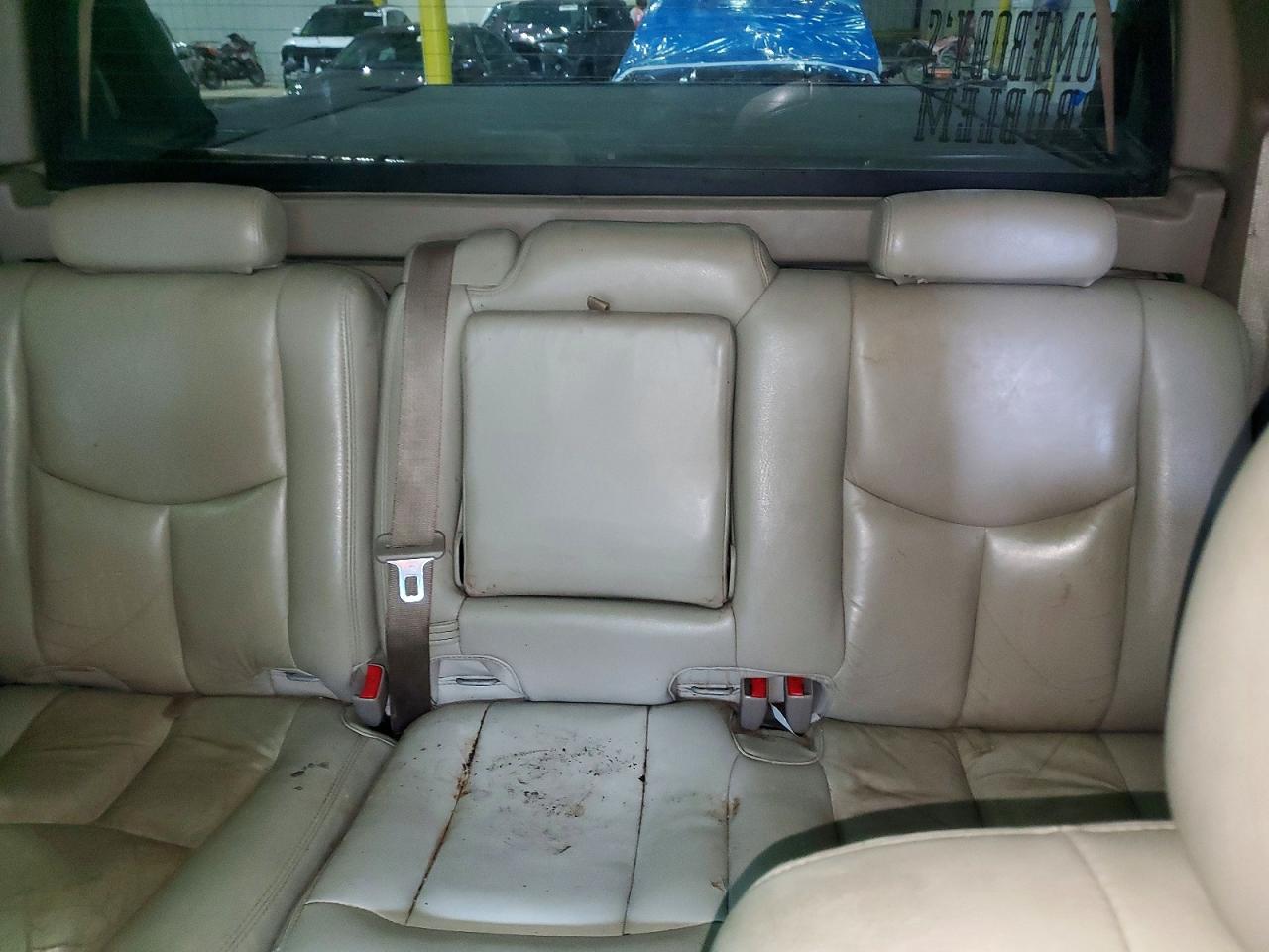 2005 Chevrolet Avalanche K1500 White vin: 3GNEK12Z45G100100