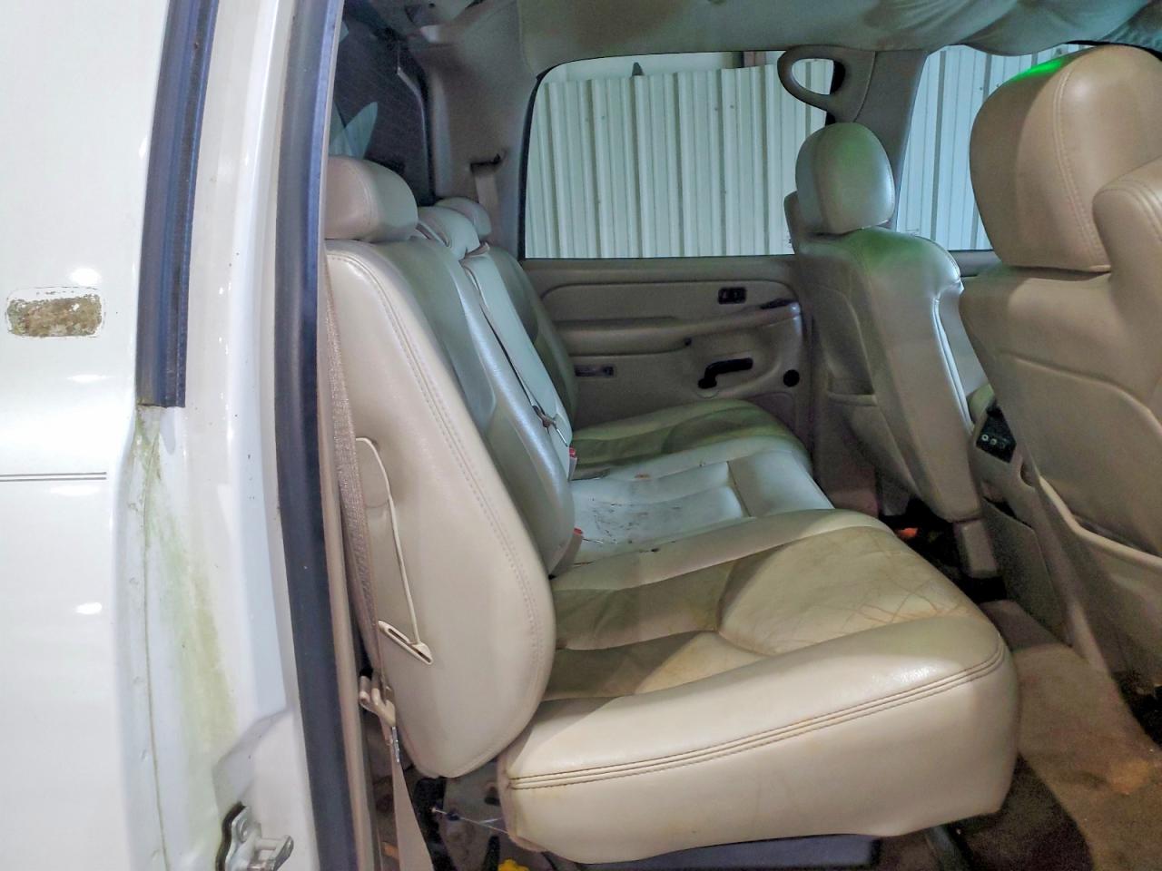 2005 Chevrolet Avalanche K1500 White vin: 3GNEK12Z45G100100