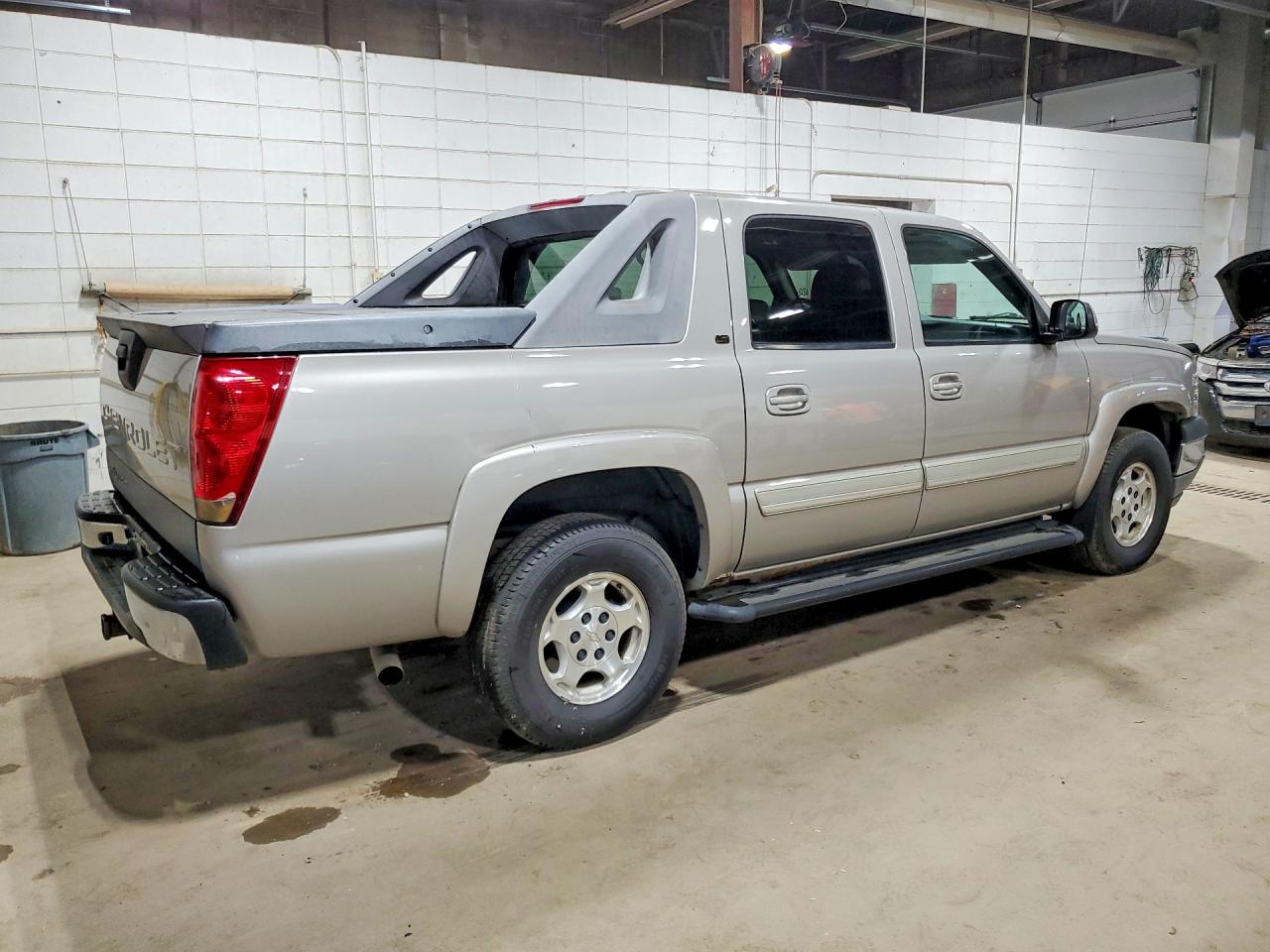 2005 Chevrolet Avalanche K1500 Gray vin: 3GNEK12Z55G233741