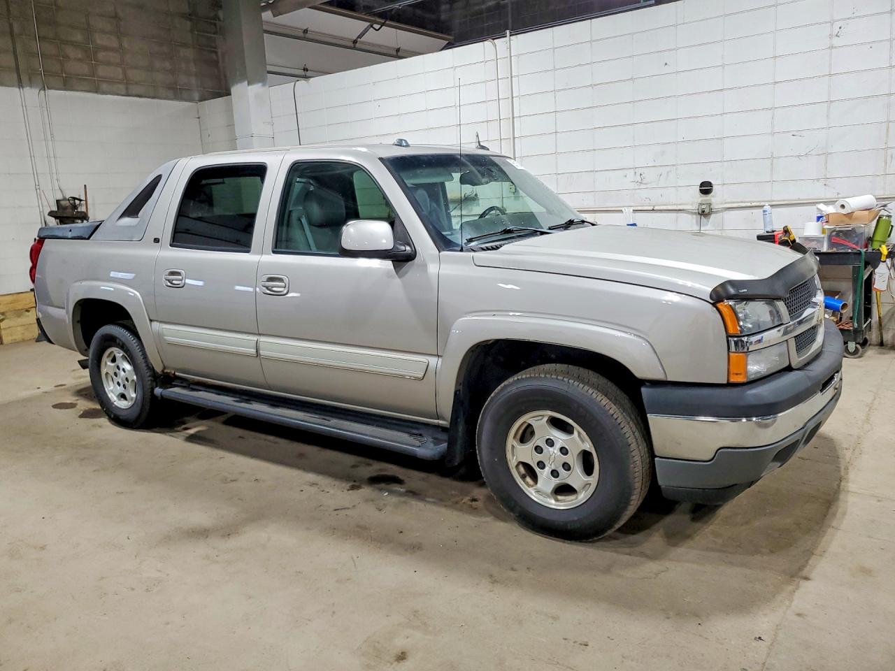 2005 Chevrolet Avalanche K1500 Gray vin: 3GNEK12Z55G233741