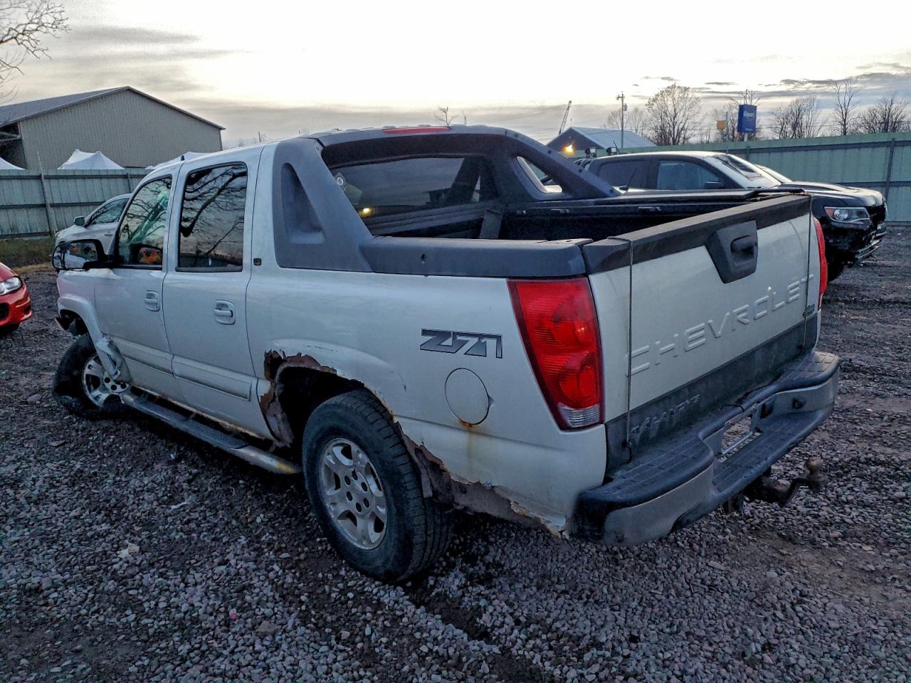 2006 Chevrolet Avalanche K1500 White vin: 3GNEK12Z56G111883