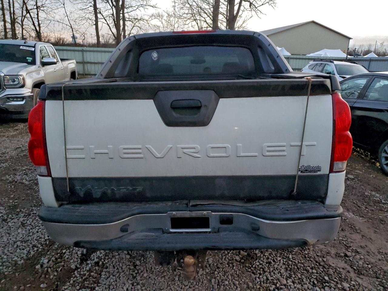 2006 Chevrolet Avalanche K1500 White vin: 3GNEK12Z56G111883