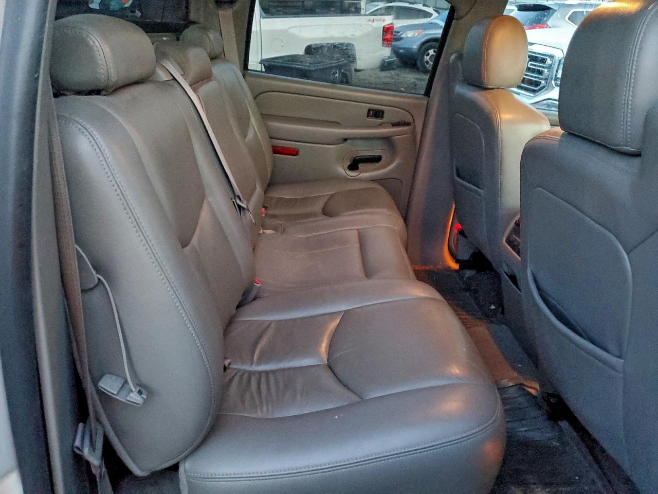 2006 Chevrolet Avalanche K1500 White vin: 3GNEK12Z56G111883
