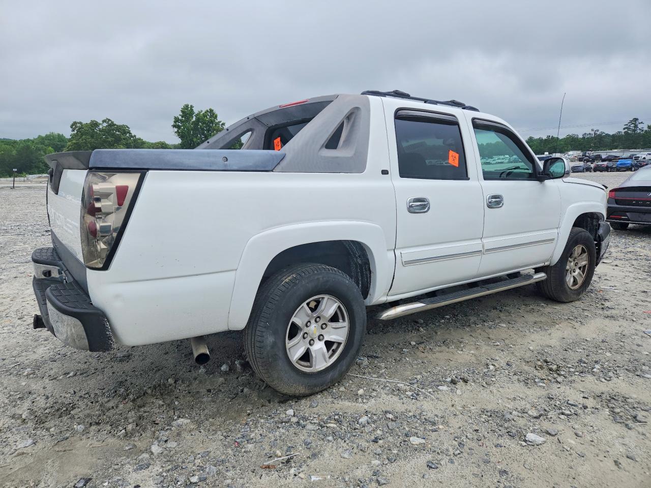 2005 Chevrolet Avalanche K1500 White vin: 3GNEK12Z65G257157