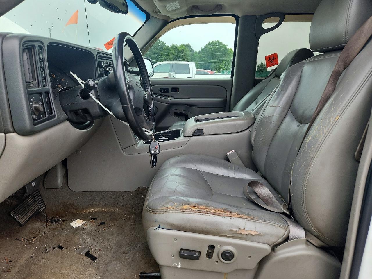 2005 Chevrolet Avalanche K1500 White vin: 3GNEK12Z65G257157