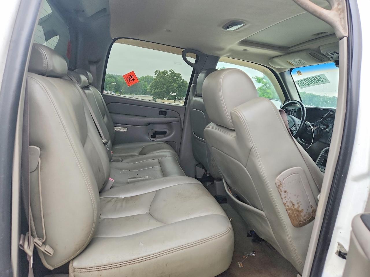 2005 Chevrolet Avalanche K1500 White vin: 3GNEK12Z65G257157