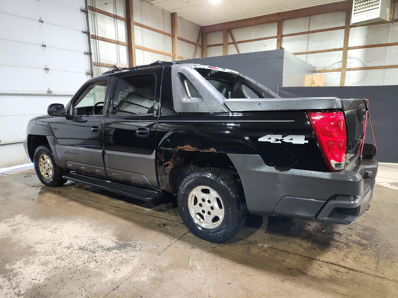 2006 Chevrolet Avalanche K1500 Black vin: 3GNEK12Z76G104787 Damage: Left Rear Door, Severe Damage, Replacement Required