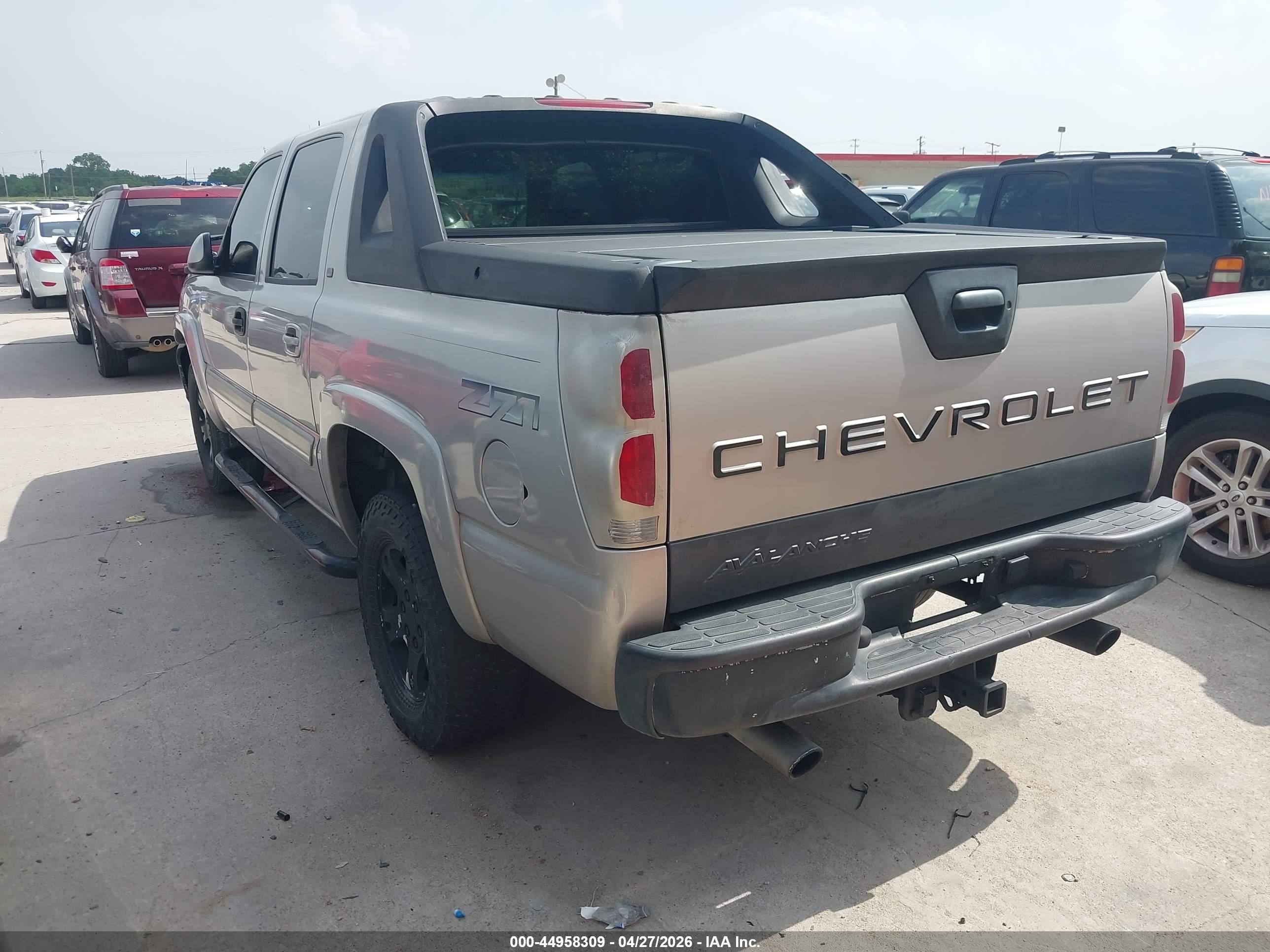2005 Chevrolet Avalanche 1500 Z71 Silver vin: 3GNEK12Z85G191047