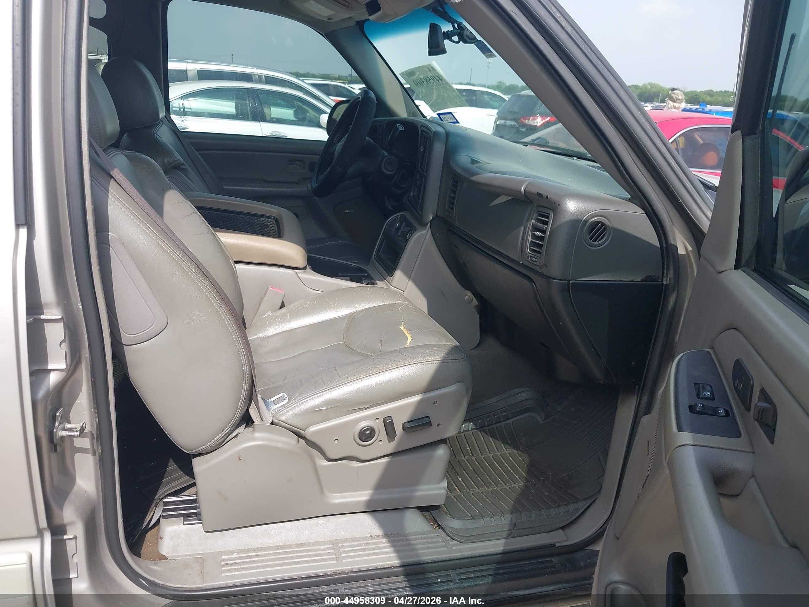 2005 Chevrolet Avalanche 1500 Z71 Silver vin: 3GNEK12Z85G191047