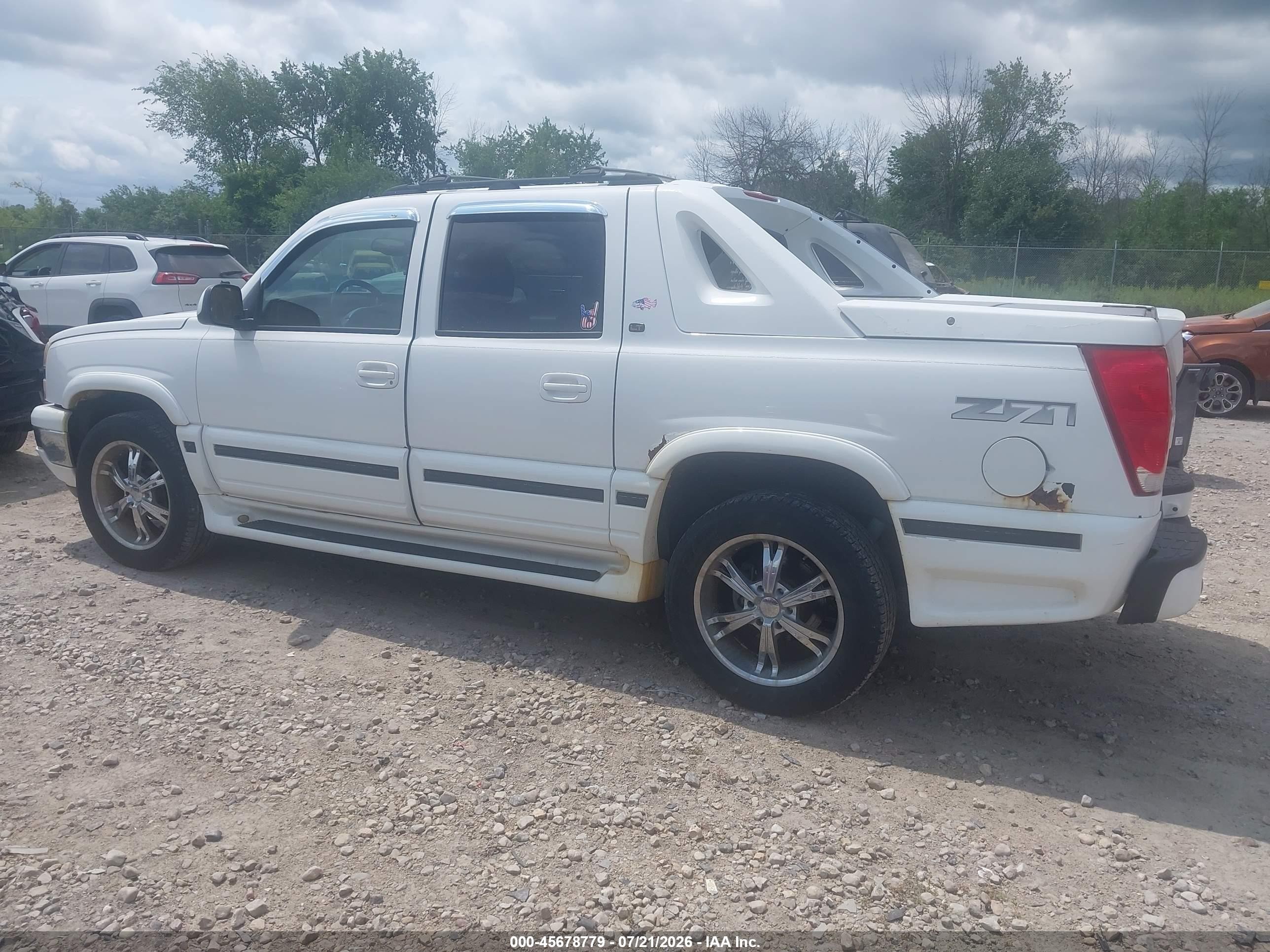 2005 Chevrolet Avalanche 1500 Z71 White vin: 3GNEK12Z85G212270