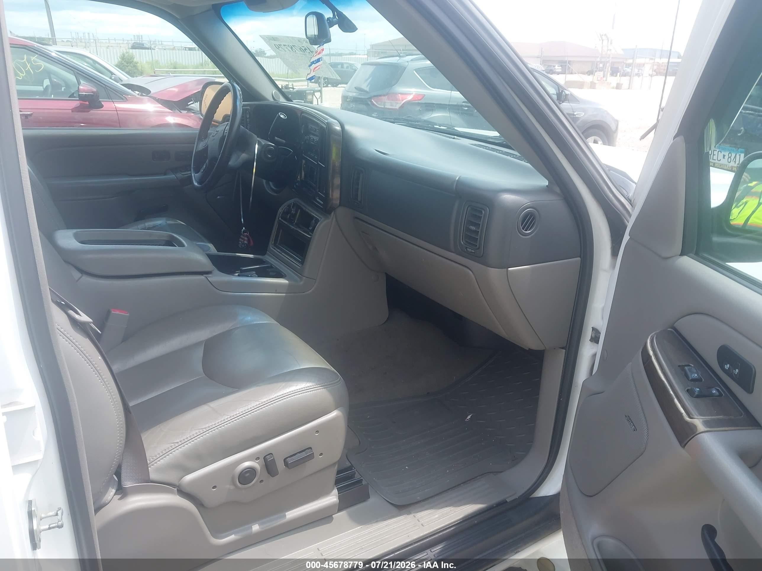 2005 Chevrolet Avalanche 1500 Z71 White vin: 3GNEK12Z85G212270