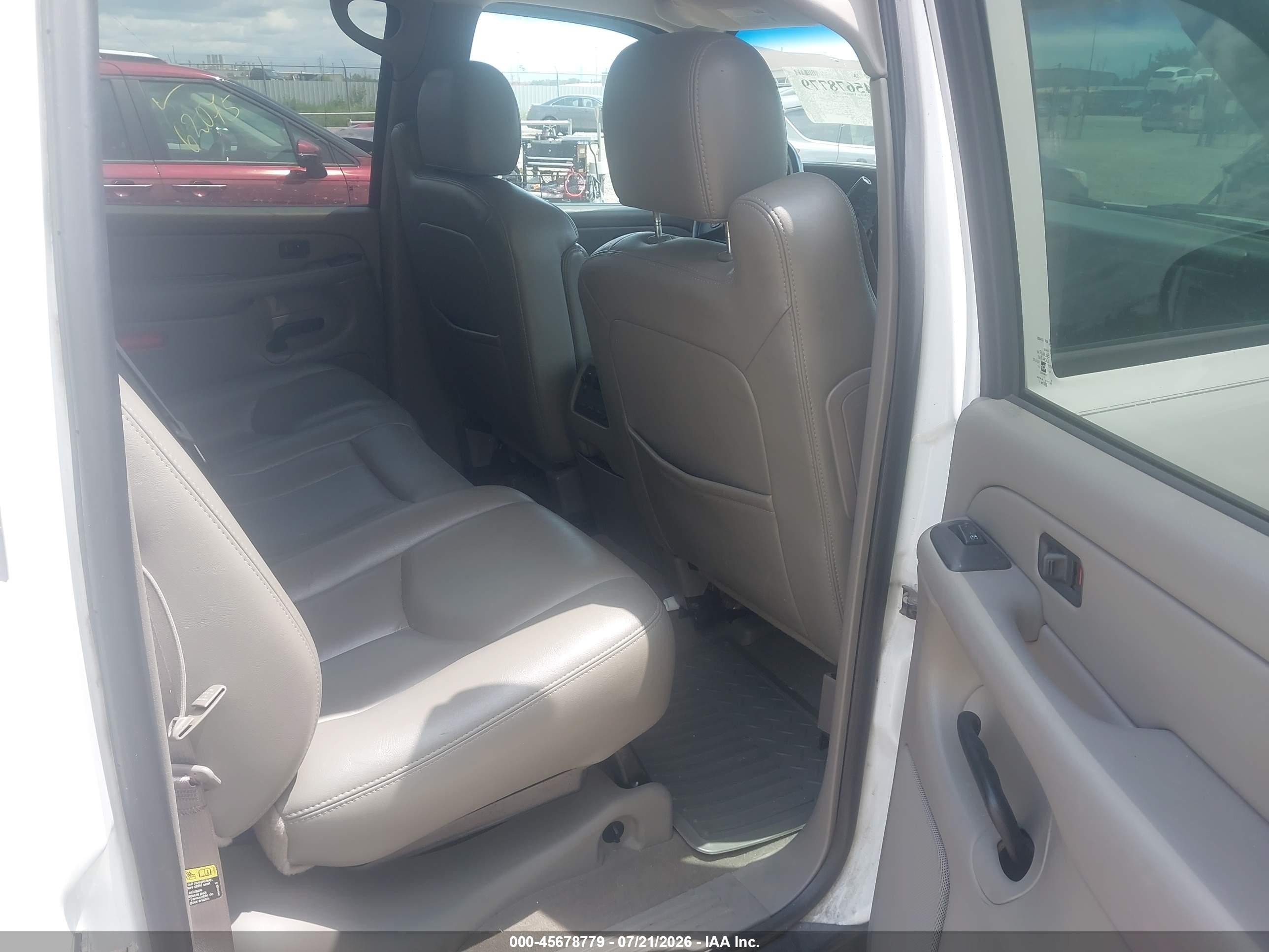 2005 Chevrolet Avalanche 1500 Z71 White vin: 3GNEK12Z85G212270