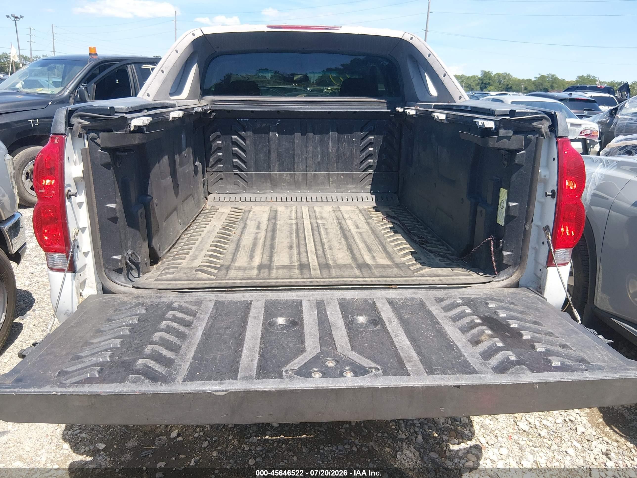 2006 Chevrolet Avalanche 1500 Lt White vin: 3GNEK12Z86G133294