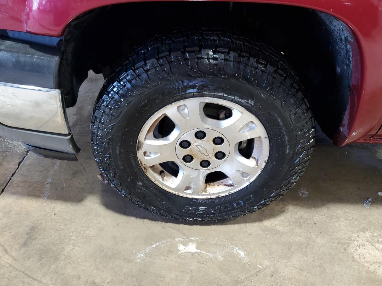 2005 Chevrolet Avalanche K1500 Бордовый vin: 3GNEK12Z95G150233 Damage: Left Front Wheel, Curb Rash, > 12 Inches