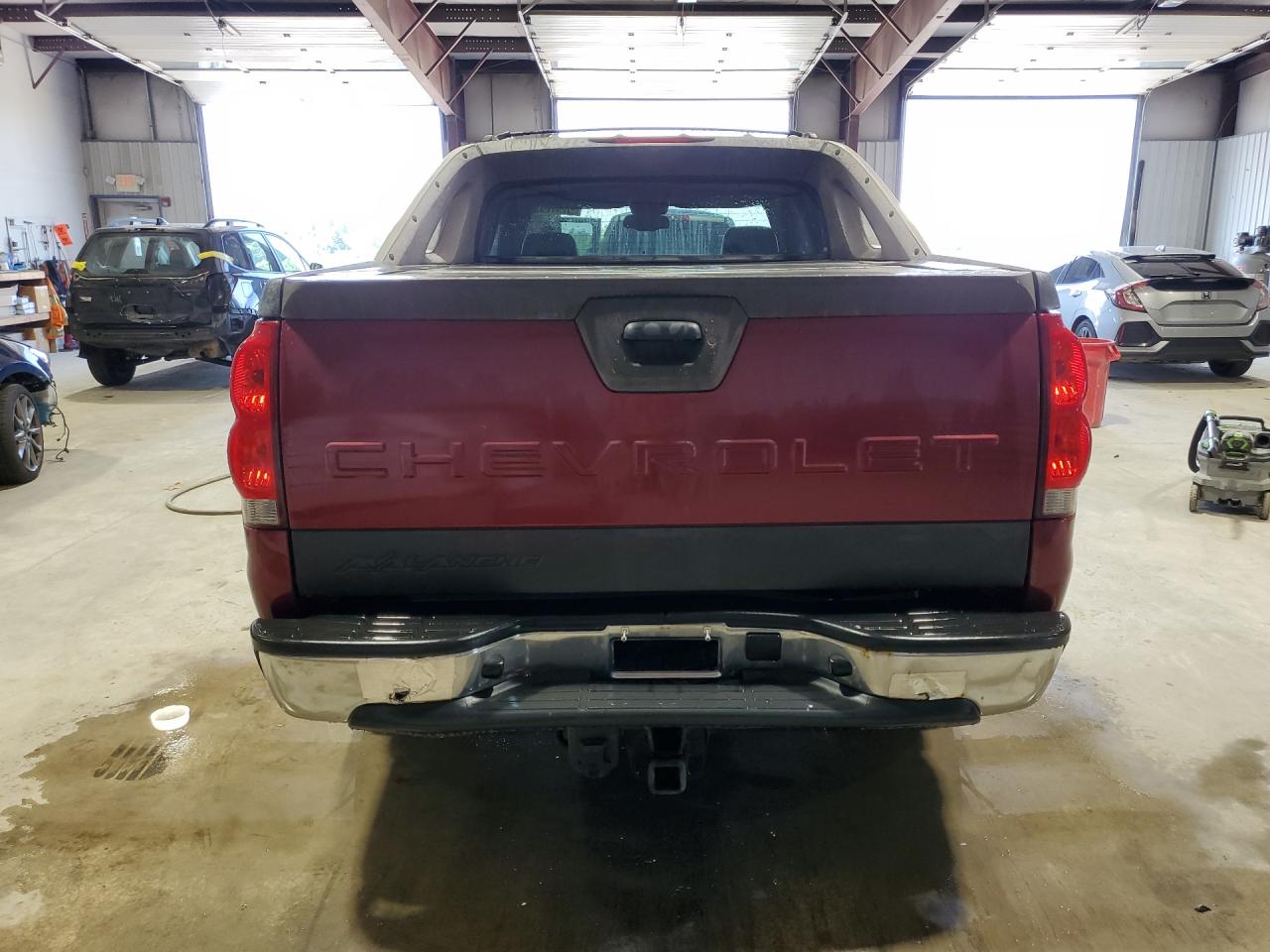 2005 Chevrolet Avalanche K1500 Бордовый vin: 3GNEK12Z95G150233 Damage: Tailgate, Multiple Scratches Light, 4