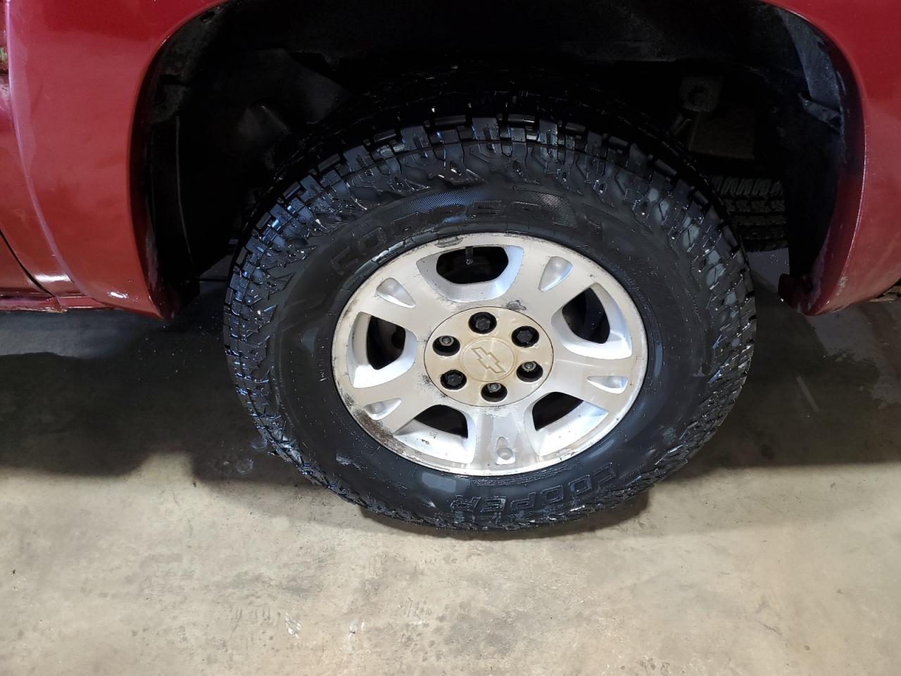 2005 Chevrolet Avalanche K1500 Бордовый vin: 3GNEK12Z95G150233 Damage: Left Rear Wheel, Curb Rash, > 12 Inches