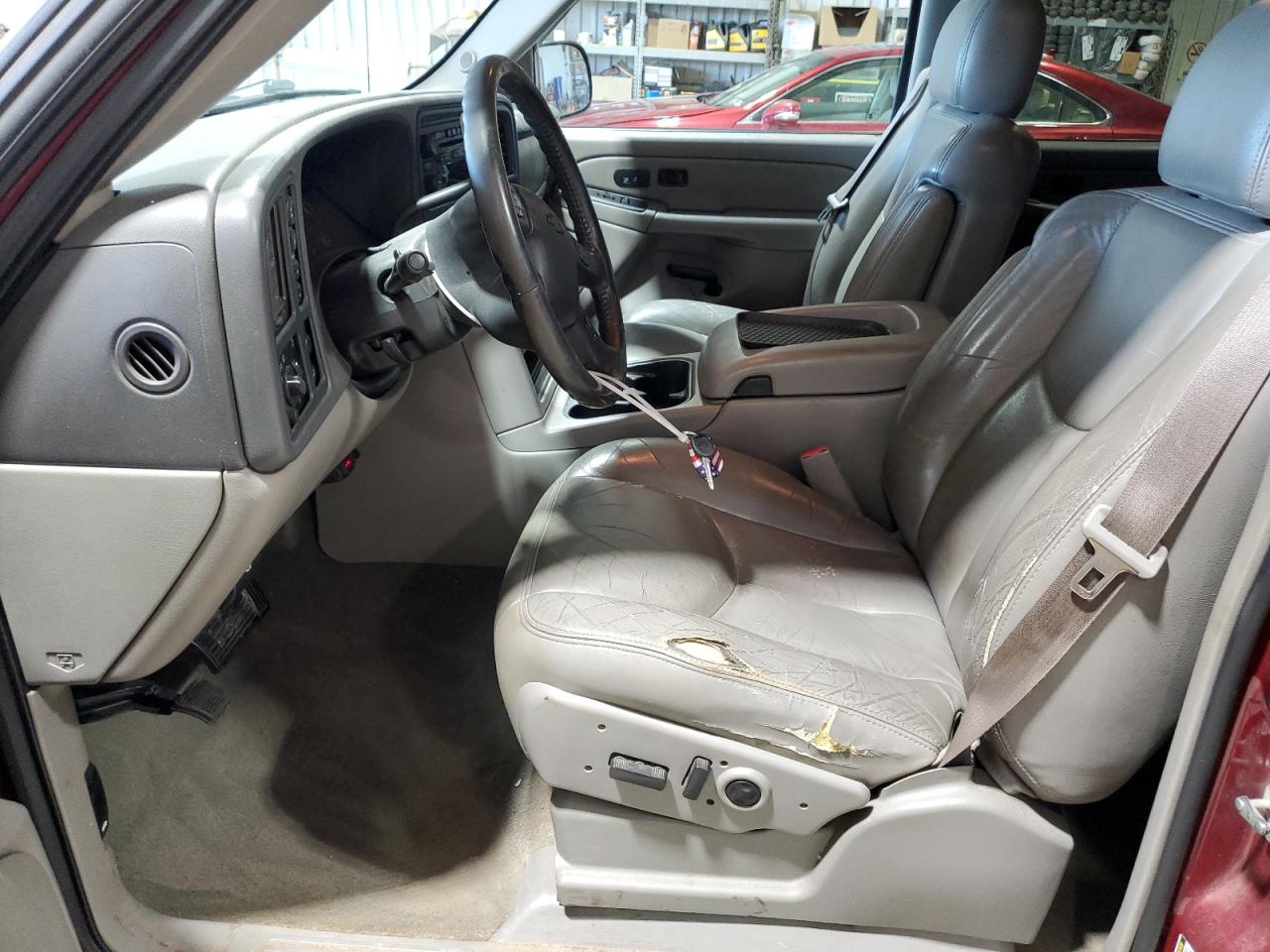 2005 Chevrolet Avalanche K1500 Бордовый vin: 3GNEK12Z95G150233 Damage: Left Front Seat, Worn, Replacement Required