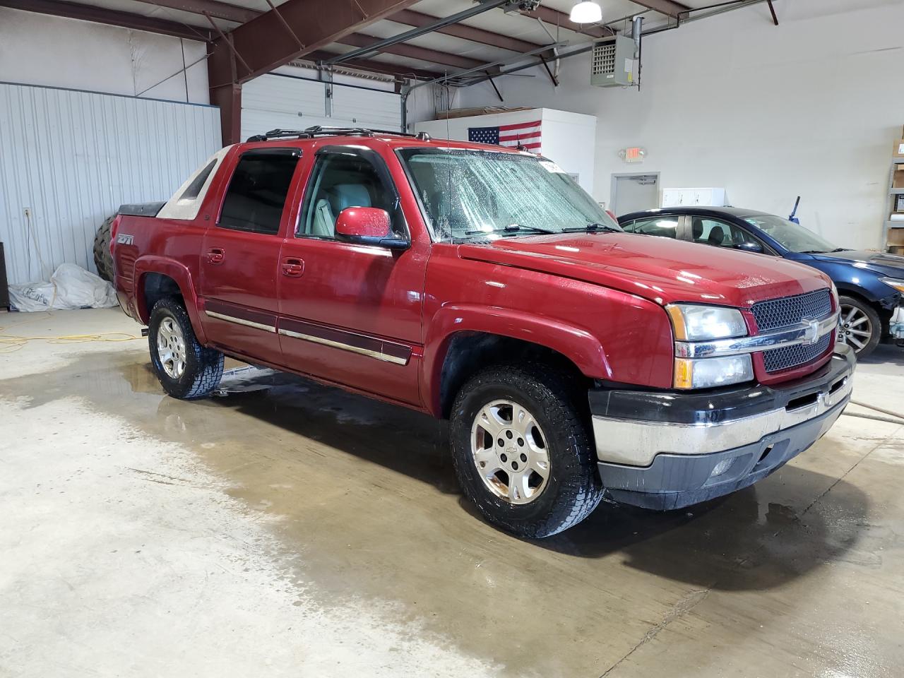 2005 Chevrolet Avalanche K1500 Бордовый vin: 3GNEK12Z95G150233 Damage: Right Rear Door, Chipped, 3