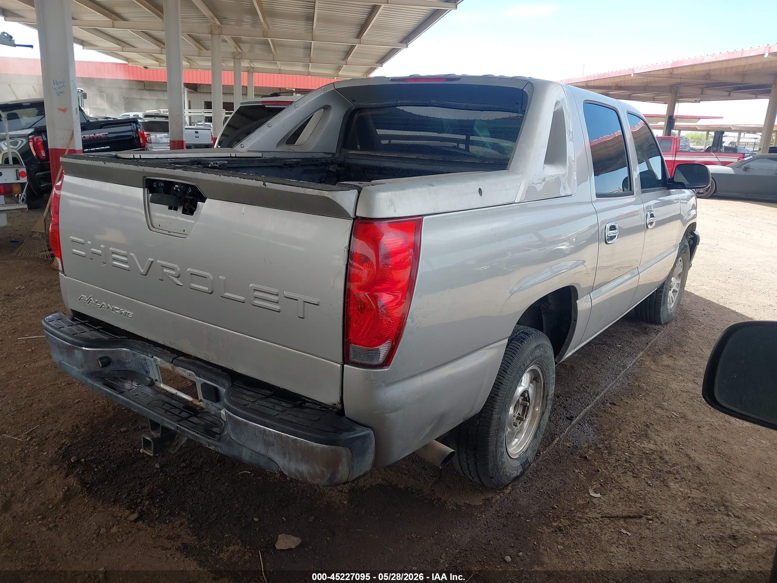 2005 Chevrolet Avalanche 1500 Z71 Gray vin: 3GNEK12ZX5G266976