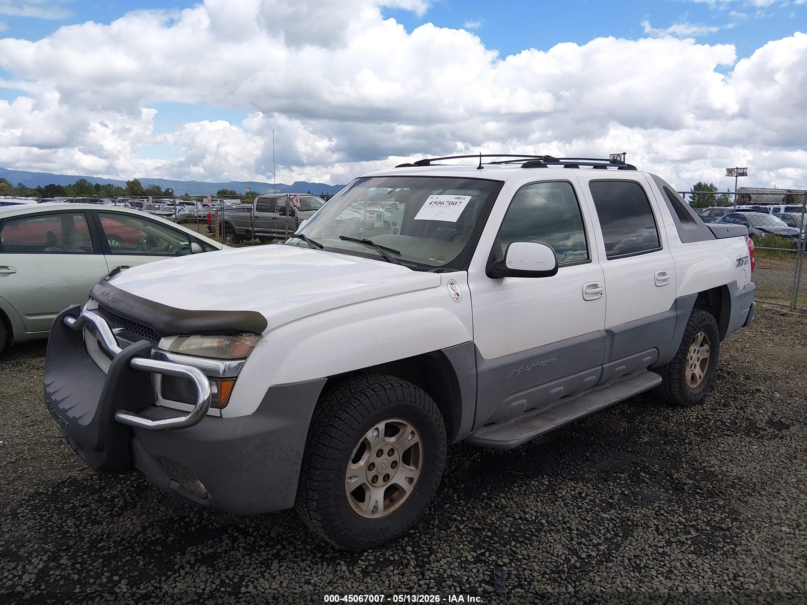 2002 Chevrolet Avalanche 1500   White vin: 3GNEK13T02G189492