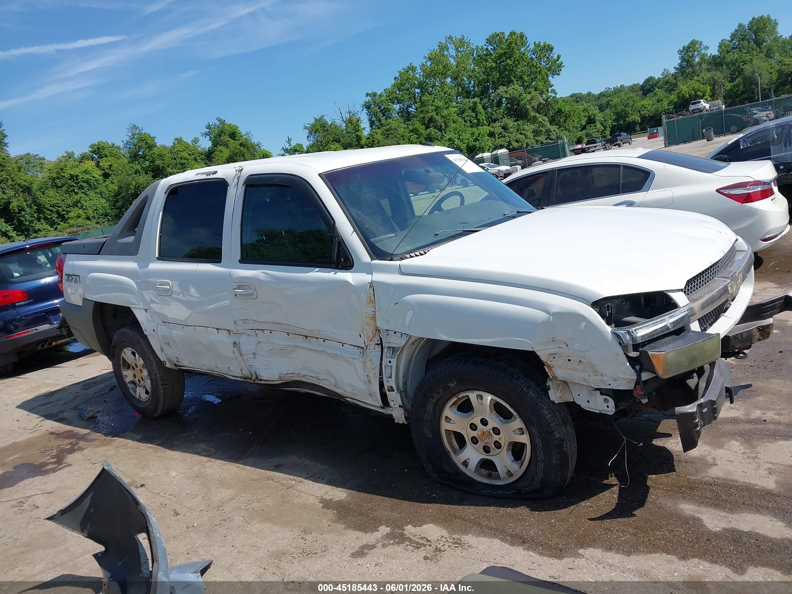 2002 Chevrolet Avalanche 1500   White vin: 3GNEK13T02G358667