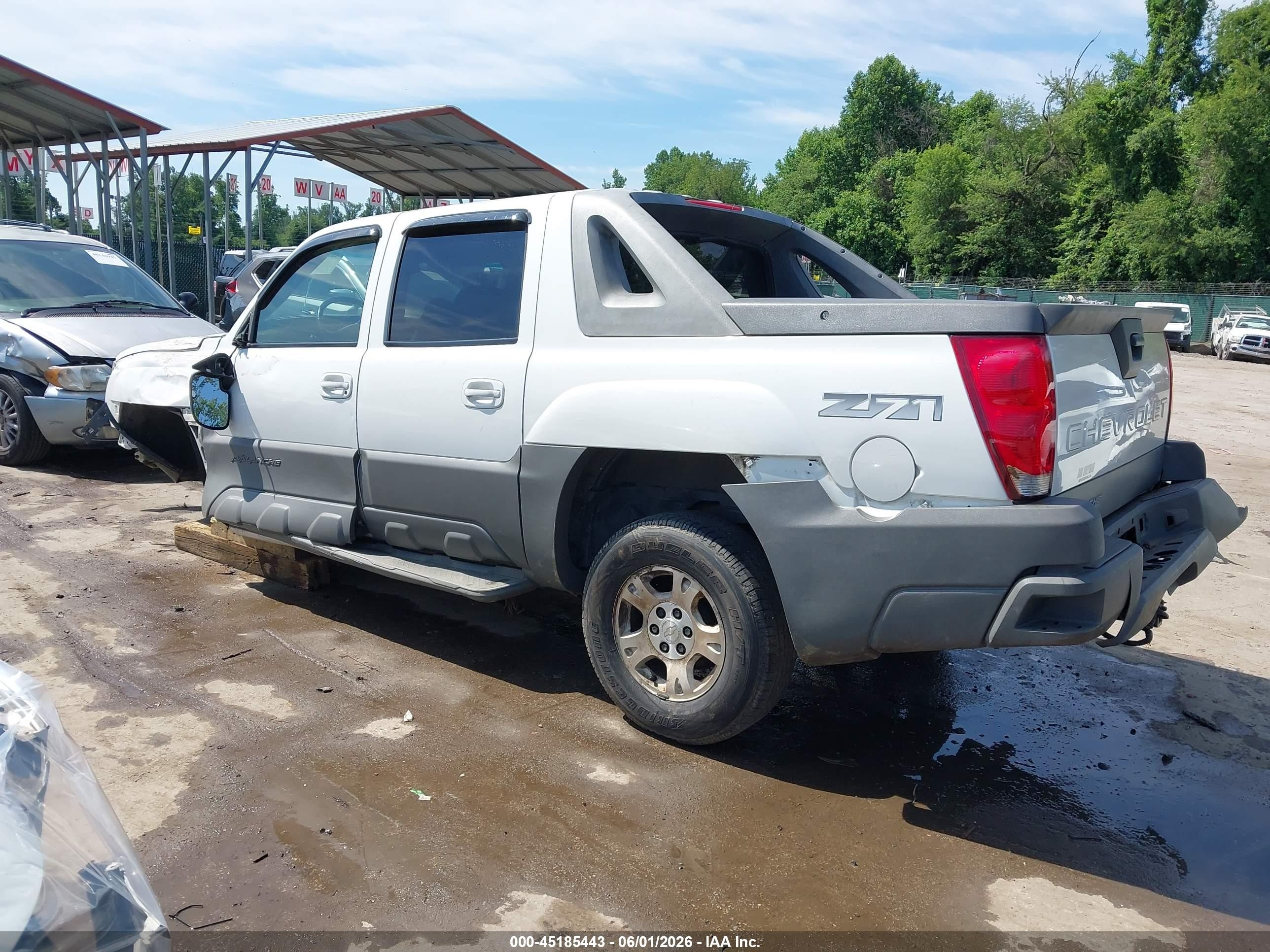 2002 Chevrolet Avalanche 1500   White vin: 3GNEK13T02G358667