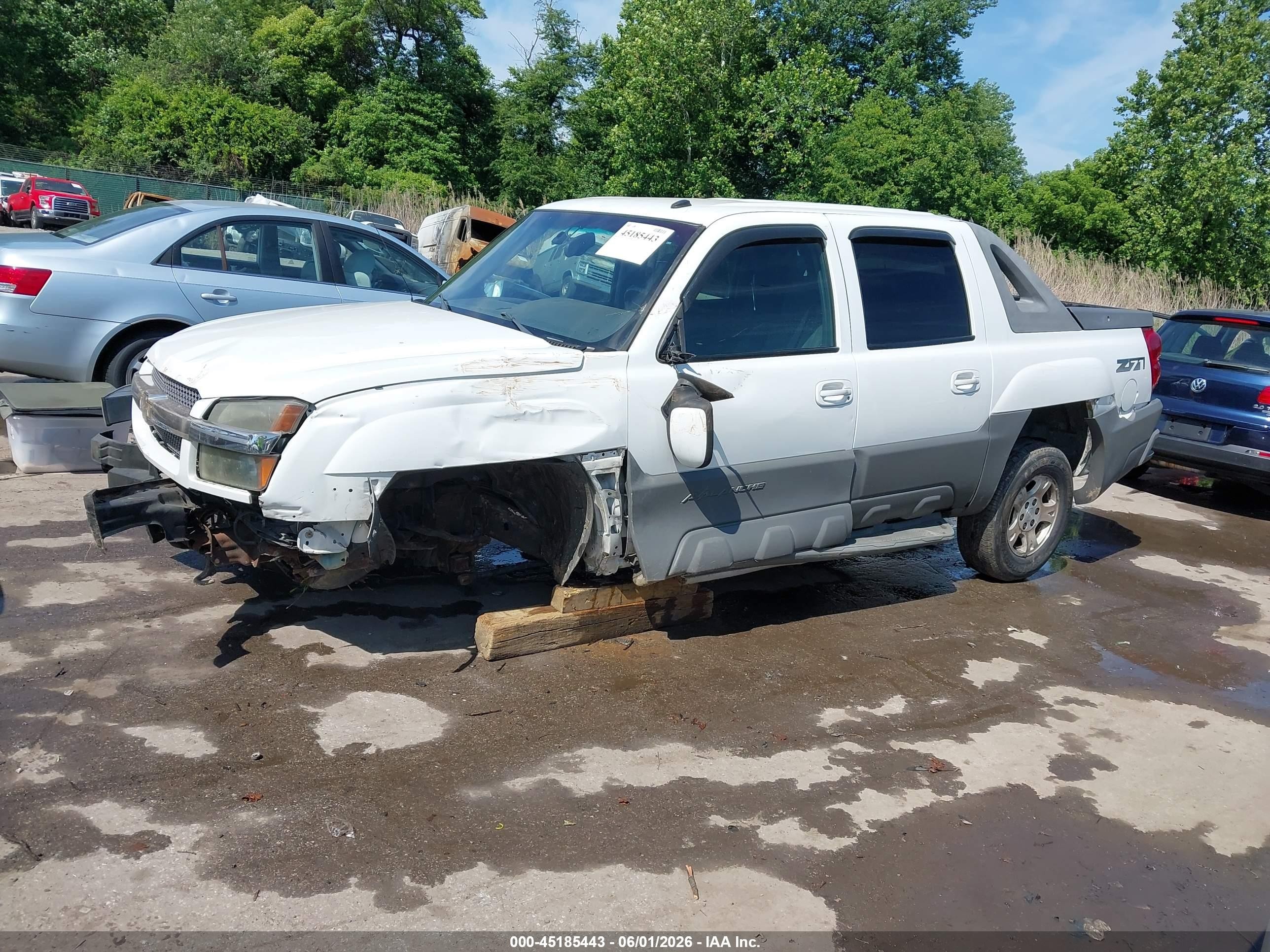 2002 Chevrolet Avalanche 1500   White vin: 3GNEK13T02G358667