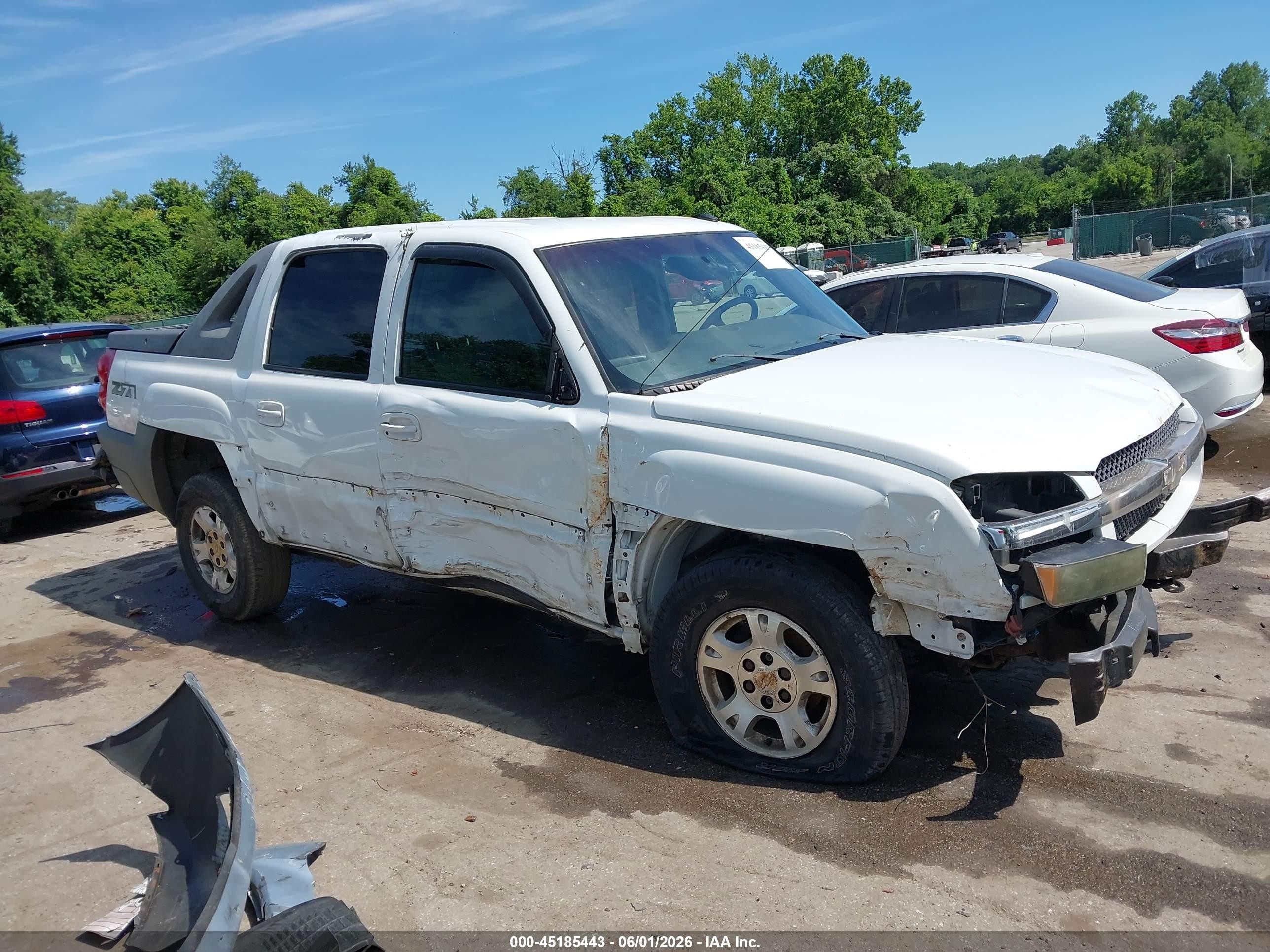 2002 Chevrolet Avalanche 1500   White vin: 3GNEK13T02G358667
