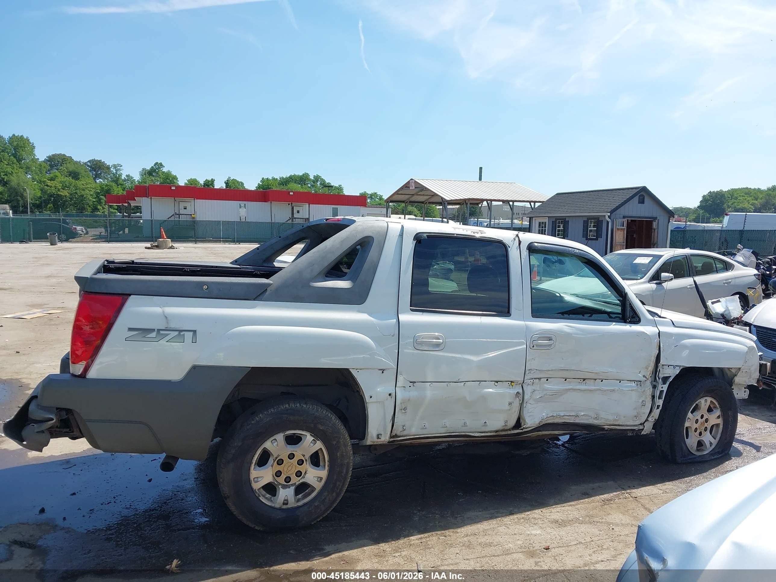 2002 Chevrolet Avalanche 1500   White vin: 3GNEK13T02G358667