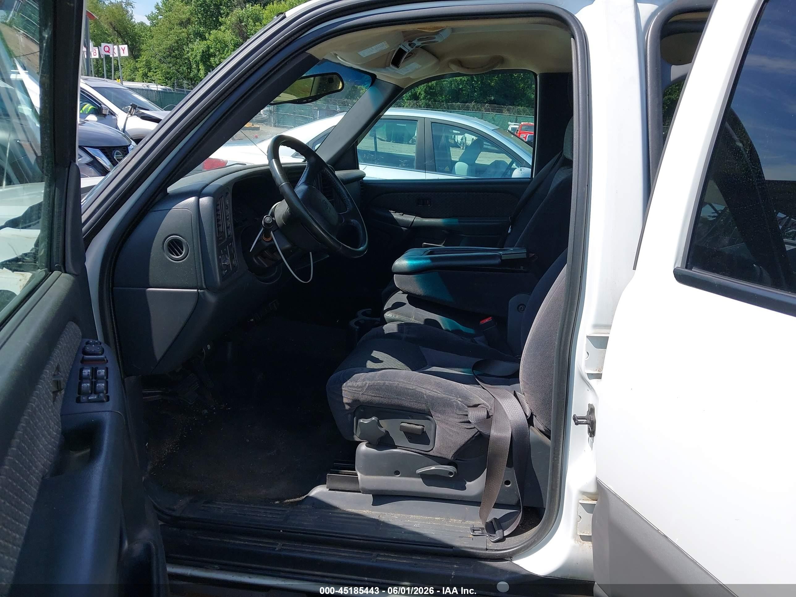 2002 Chevrolet Avalanche 1500   White vin: 3GNEK13T02G358667