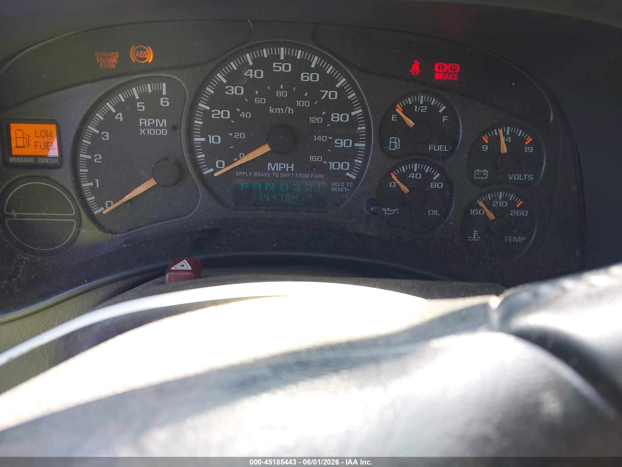 2002 Chevrolet Avalanche 1500   White vin: 3GNEK13T02G358667
