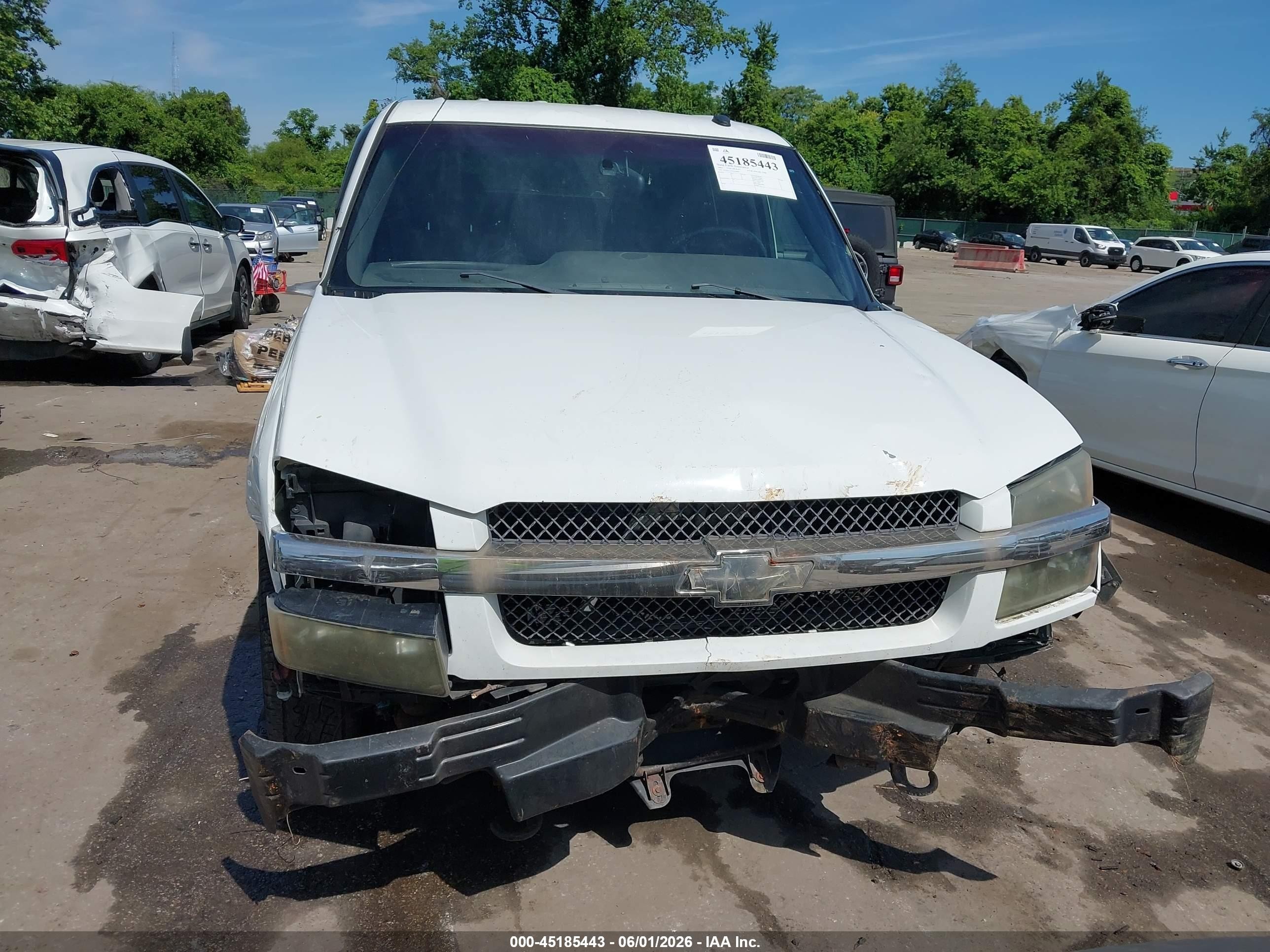2002 Chevrolet Avalanche 1500   White vin: 3GNEK13T02G358667